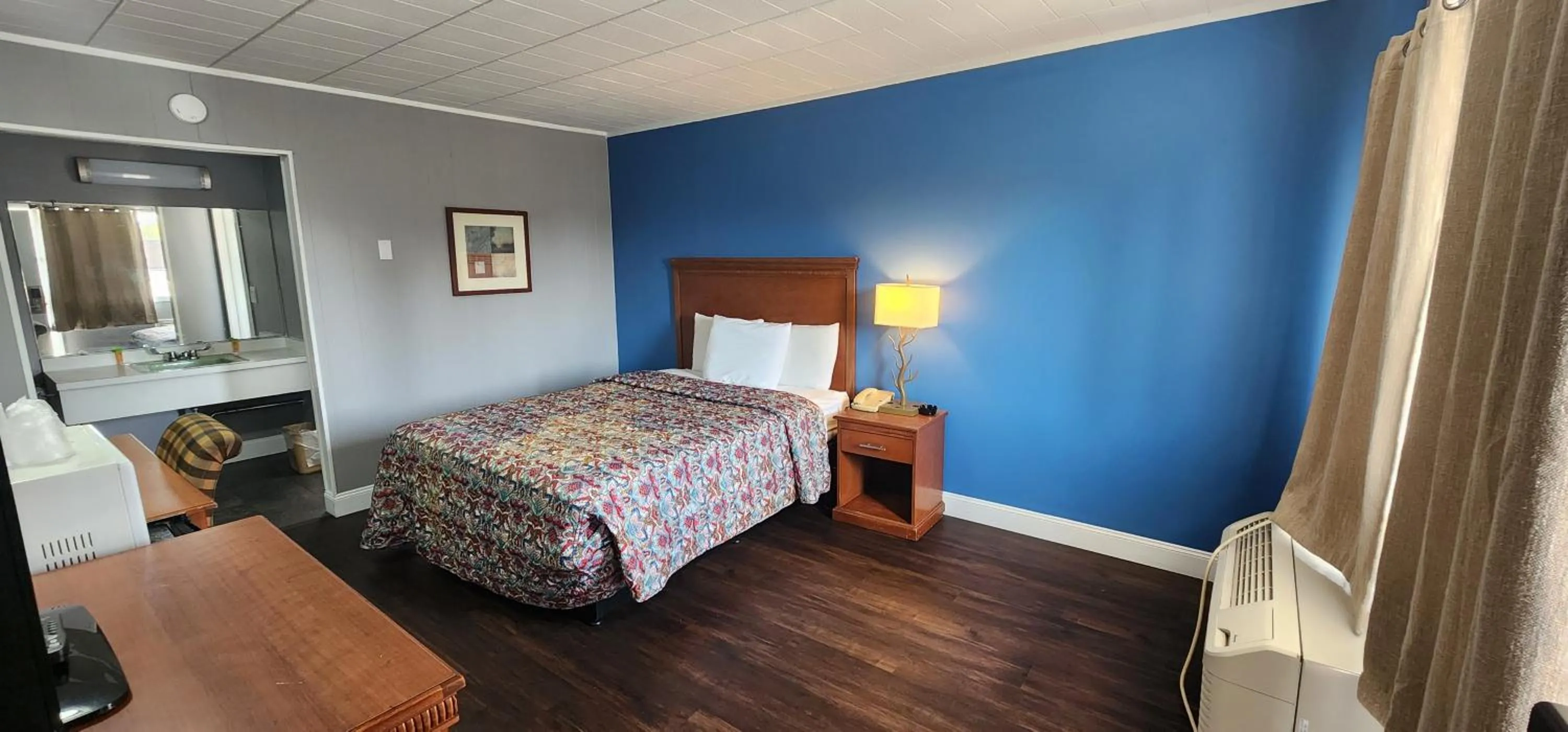Bed in Budget Inn Horseheads