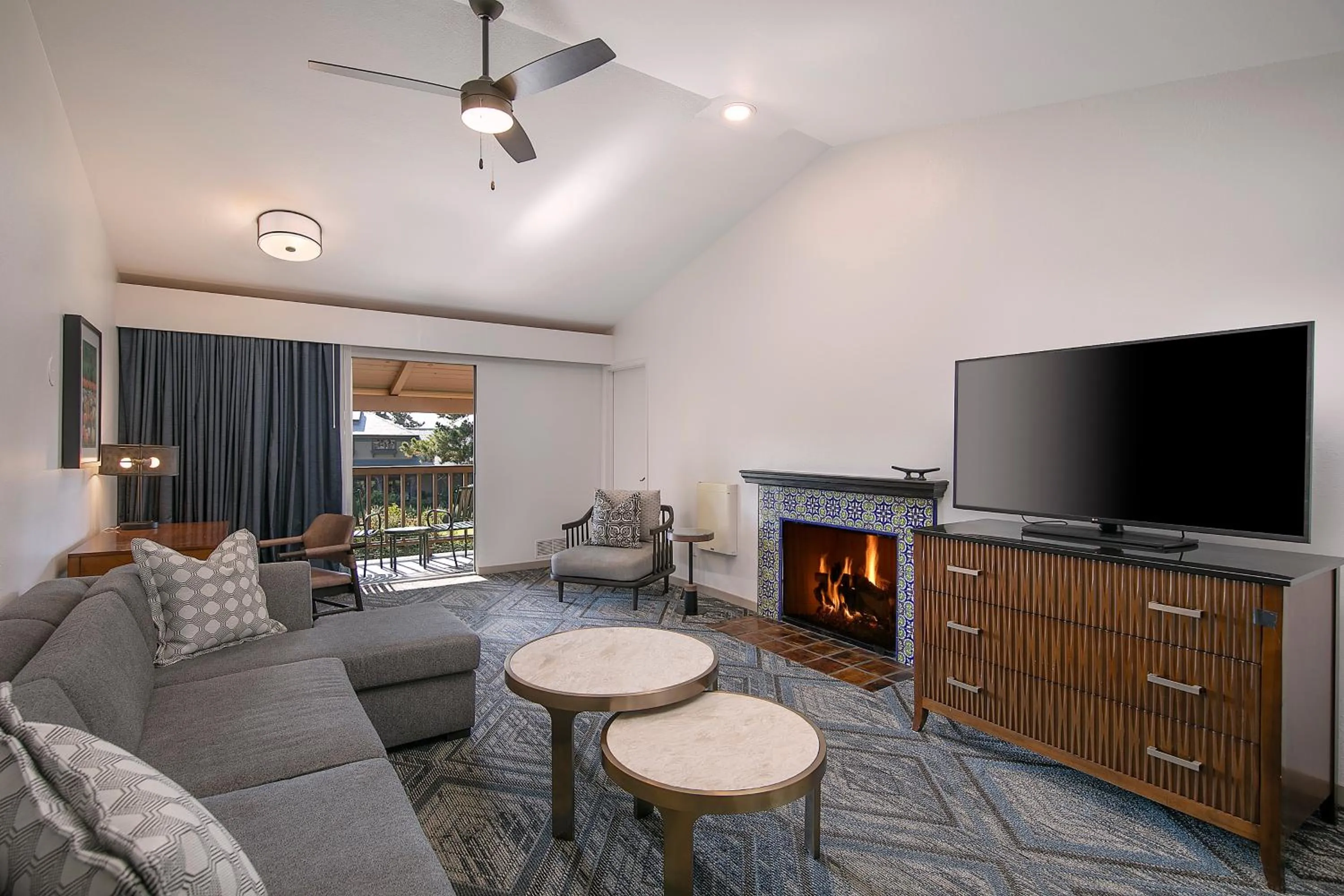 Living room in Half Moon Bay Lodge