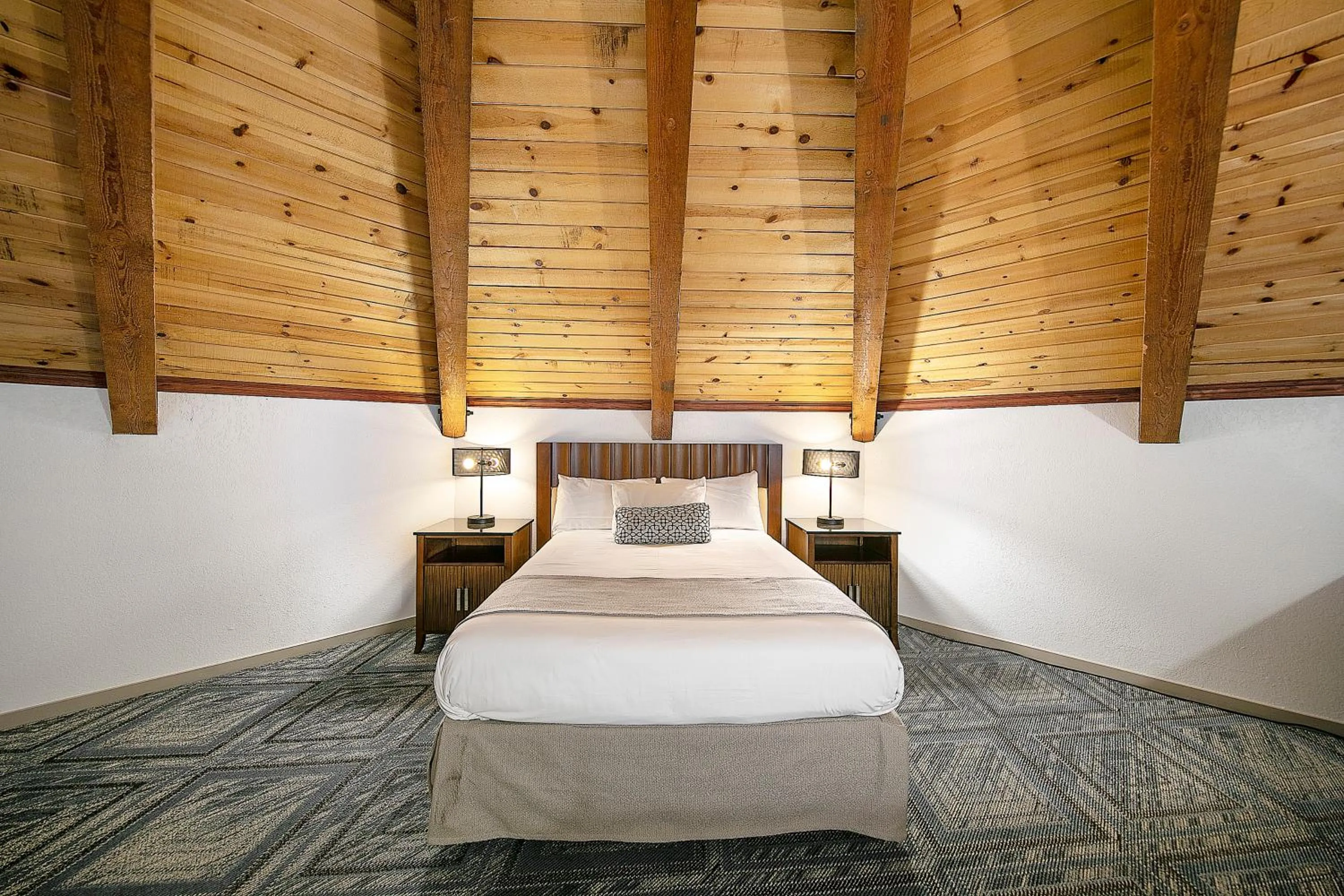 Bedroom, Bed in Half Moon Bay Lodge