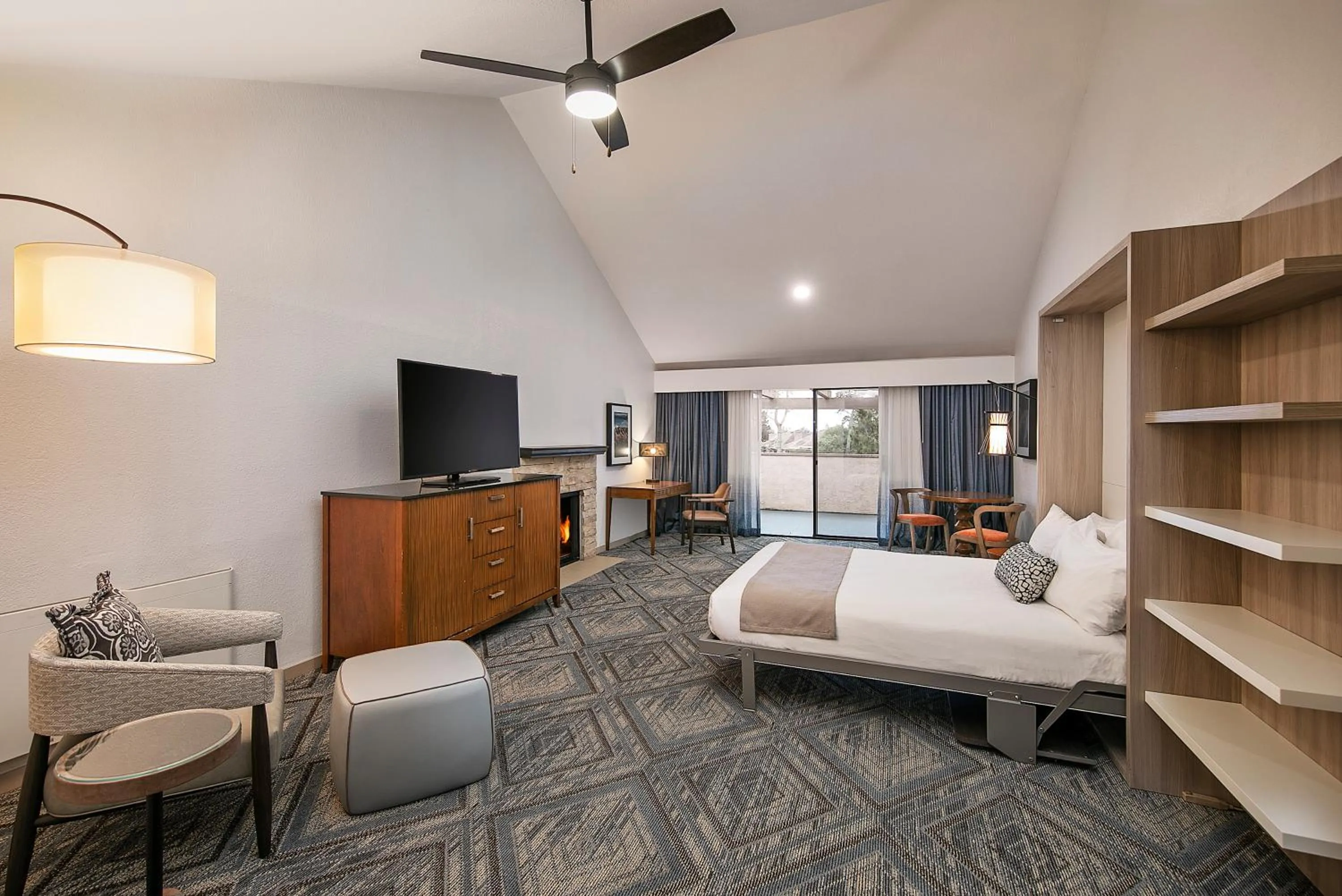 Bedroom, Bed in Half Moon Bay Lodge