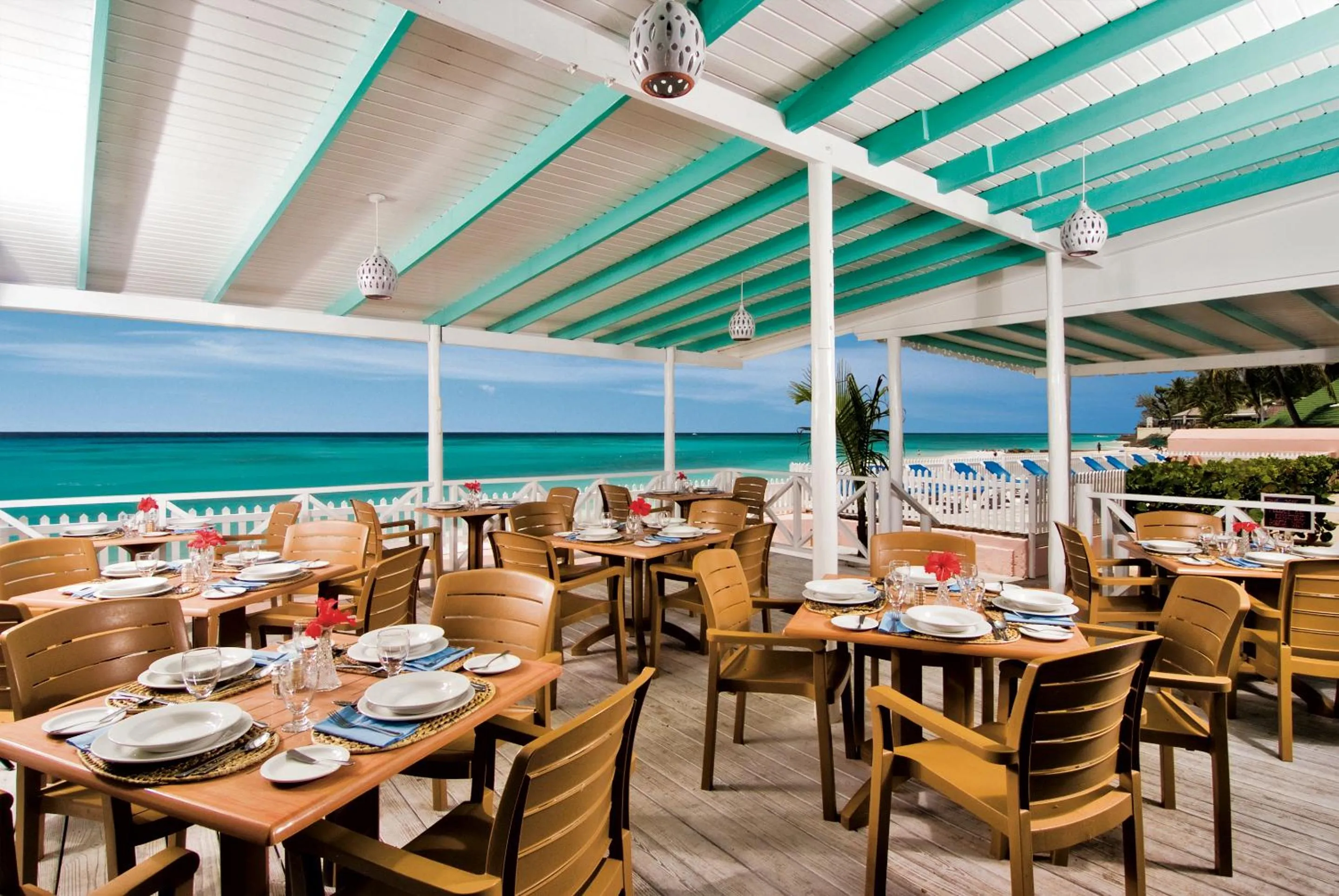 Restaurant/places to eat in Butterfly Beach Hotel