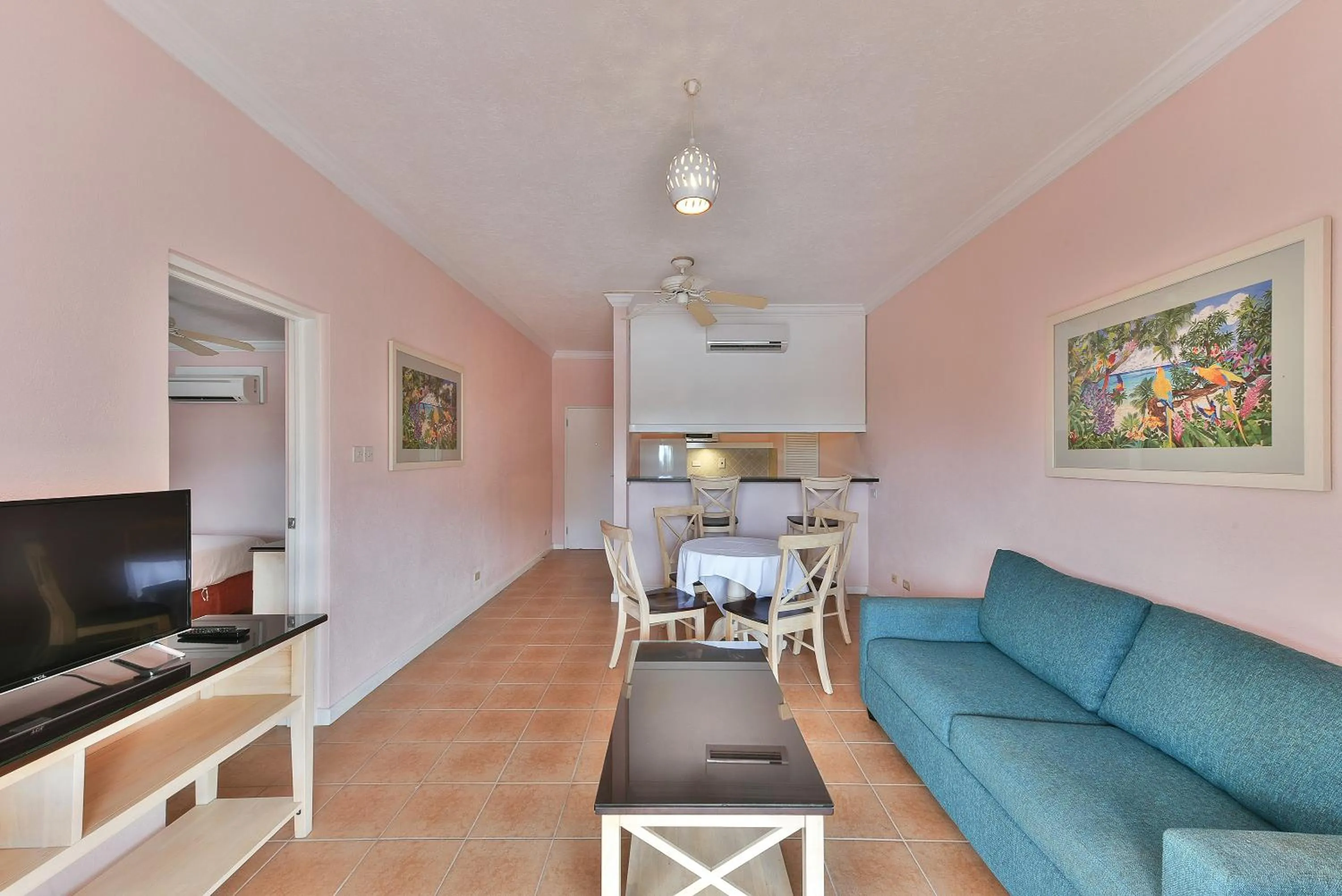 Kitchen or kitchenette in Butterfly Beach Hotel