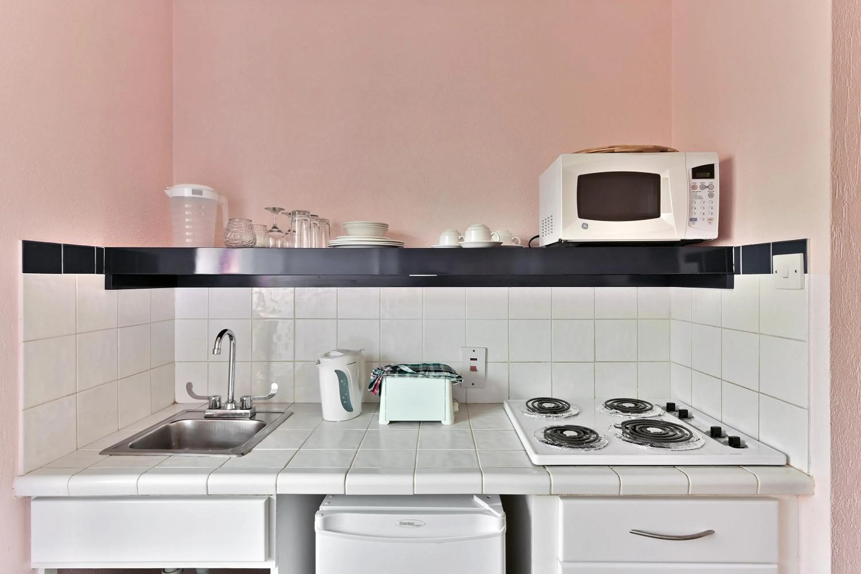 Coffee/tea facilities in Butterfly Beach Hotel