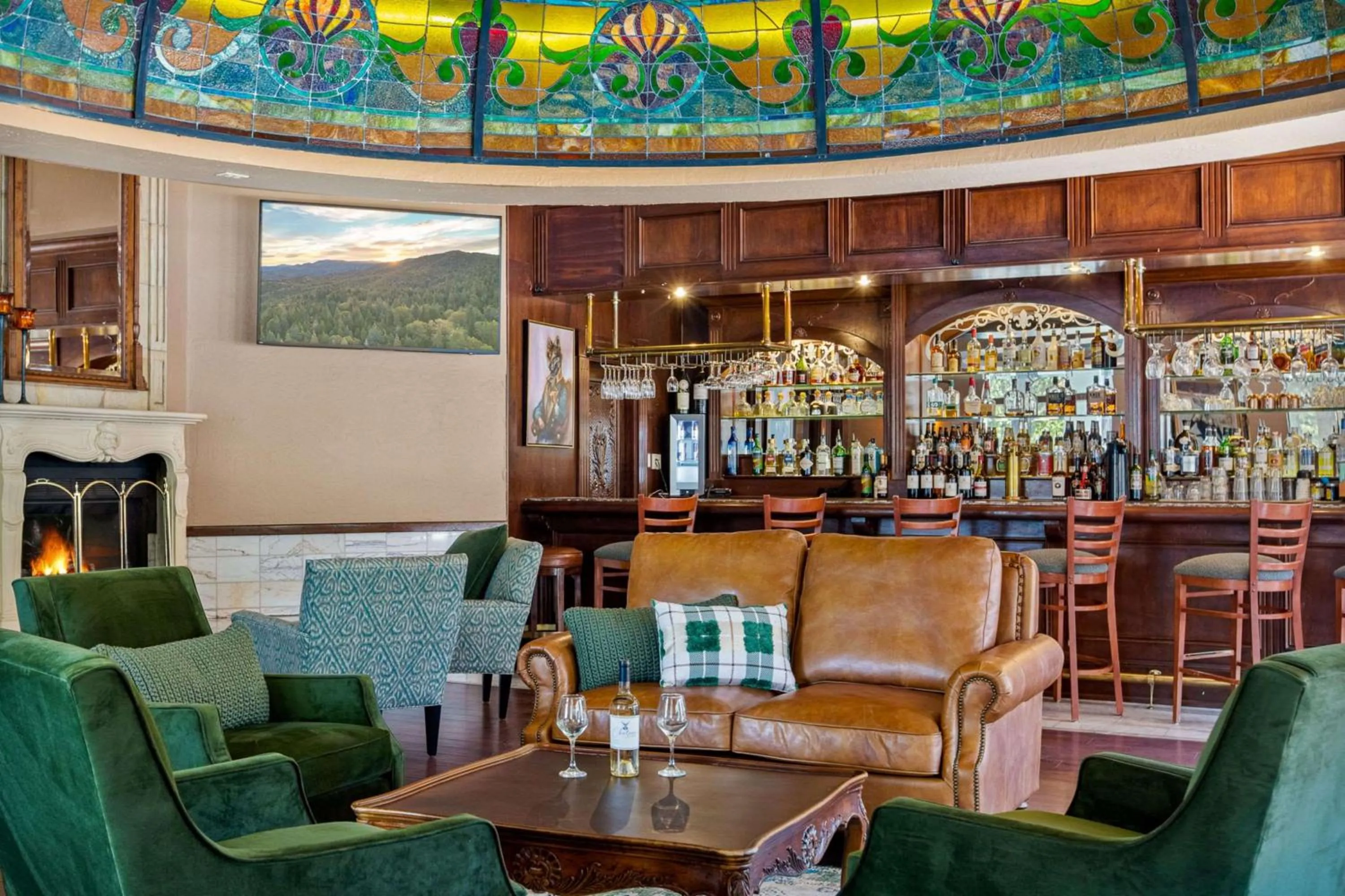 Restaurant/places to eat in Chateau Big Bear Boutique Hotel, BW Signature Collection