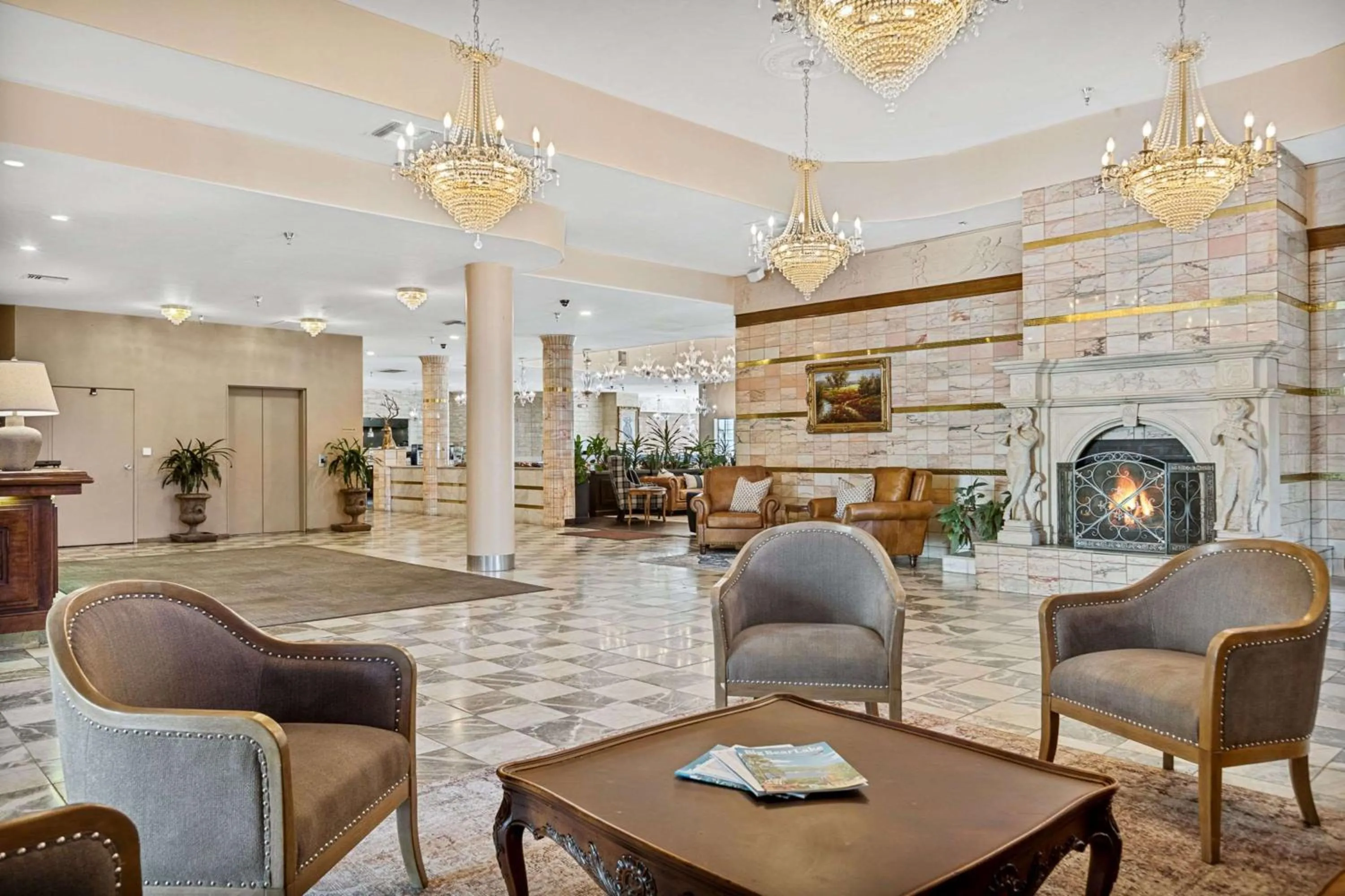 Lobby or reception in Chateau Big Bear Boutique Hotel, BW Signature Collection