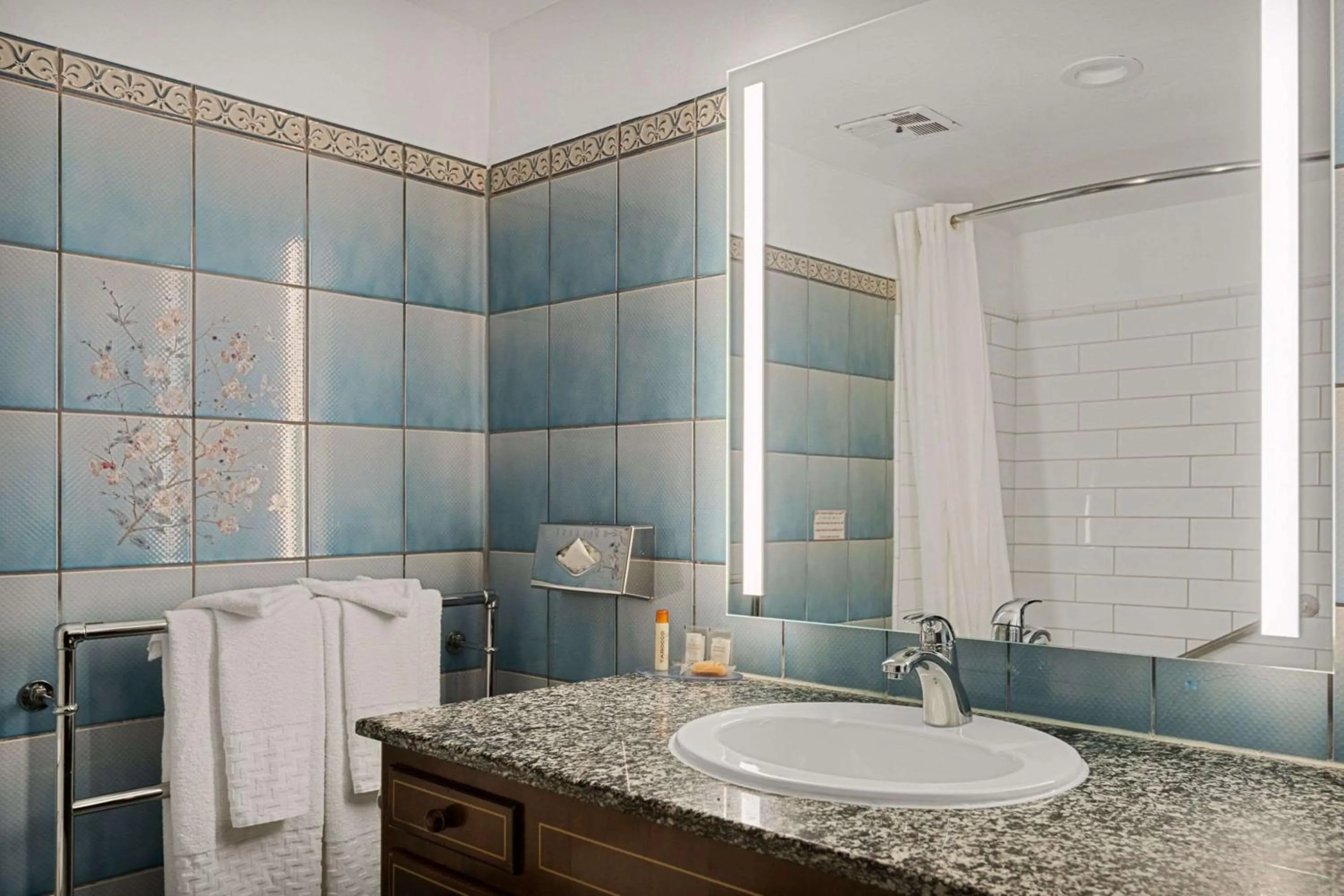 Bathroom in Chateau Big Bear Boutique Hotel, BW Signature Collection