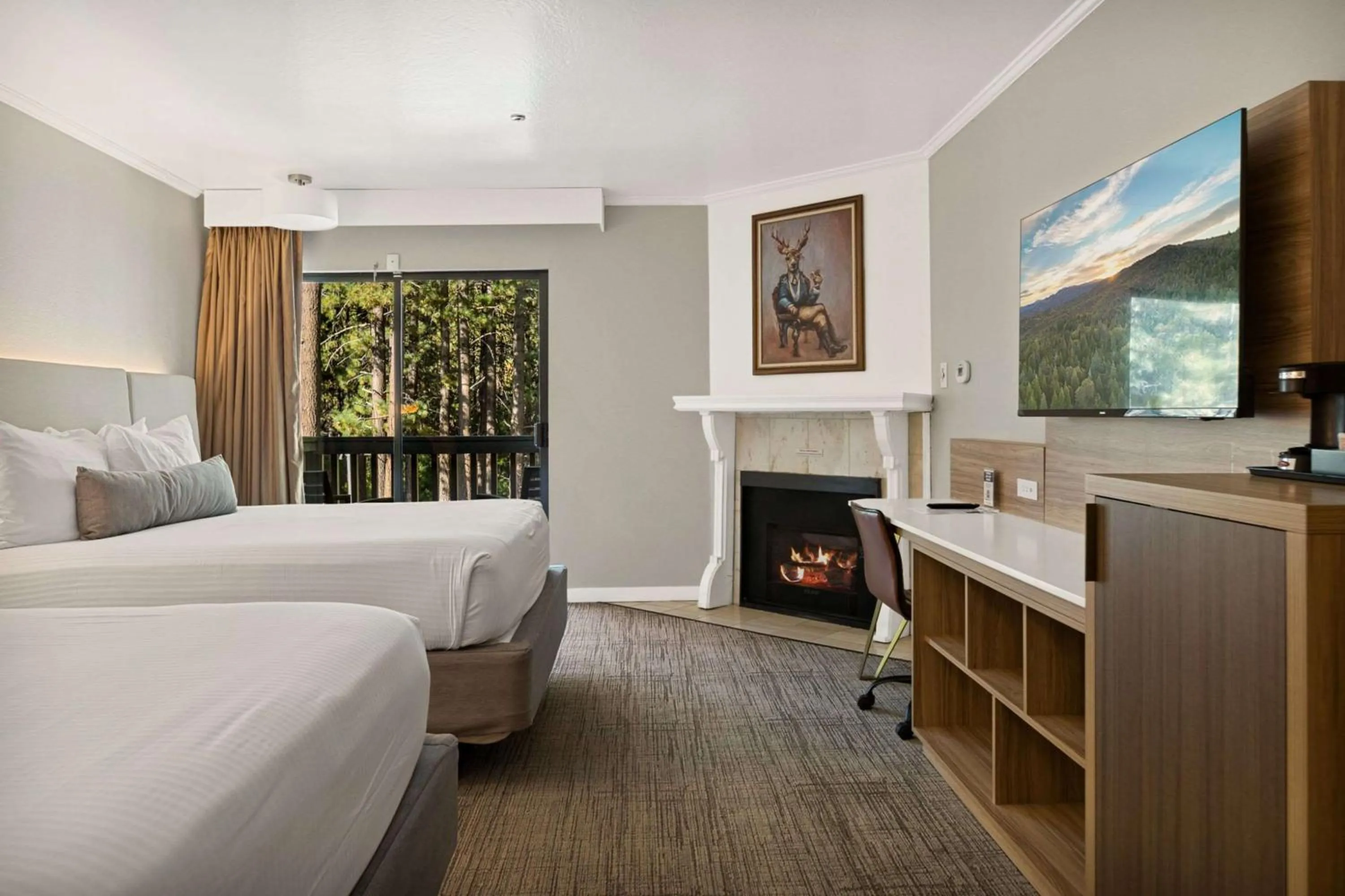 Bedroom, Bed in Chateau Big Bear Boutique Hotel, BW Signature Collection