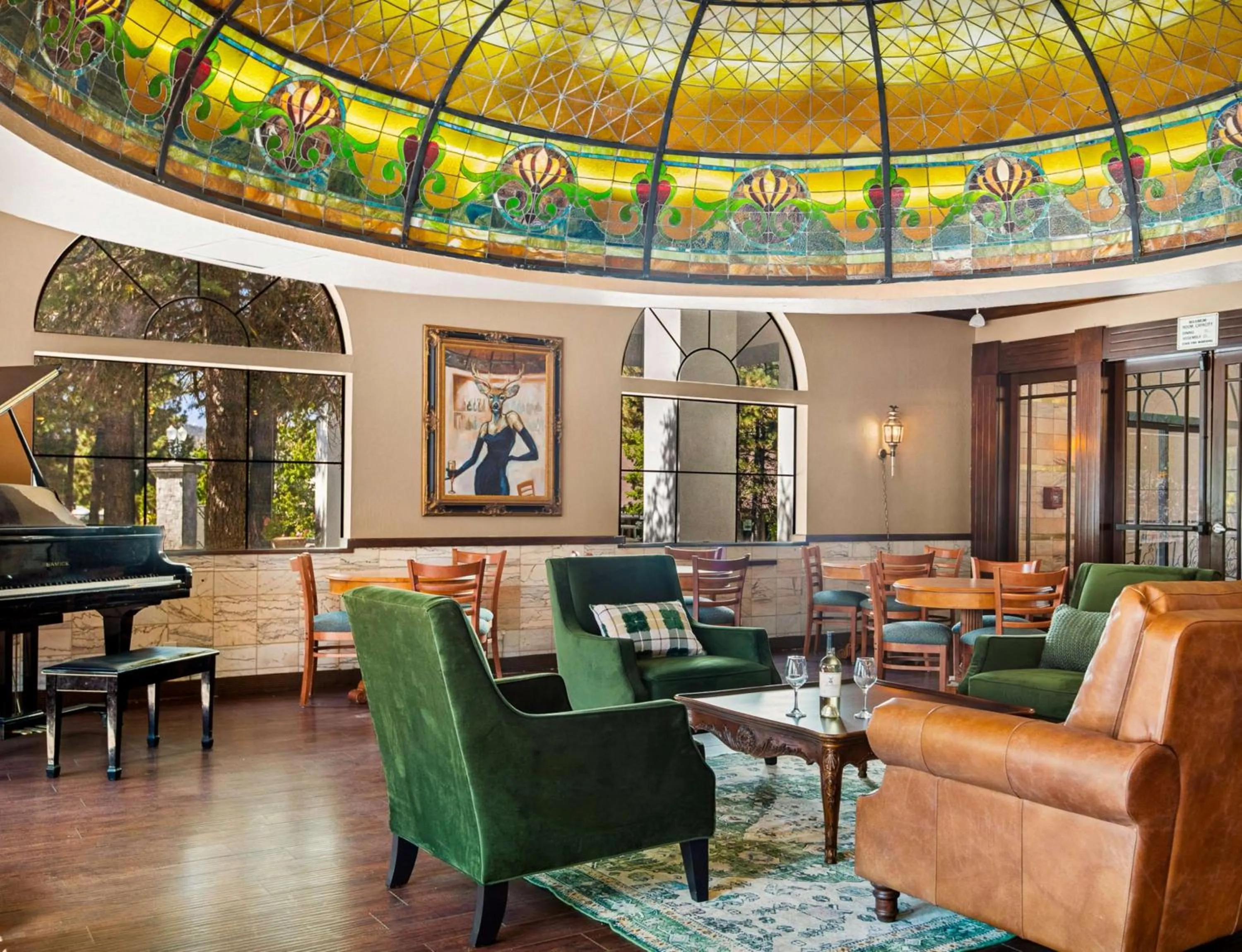 Restaurant/places to eat in Chateau Big Bear Boutique Hotel, BW Signature Collection