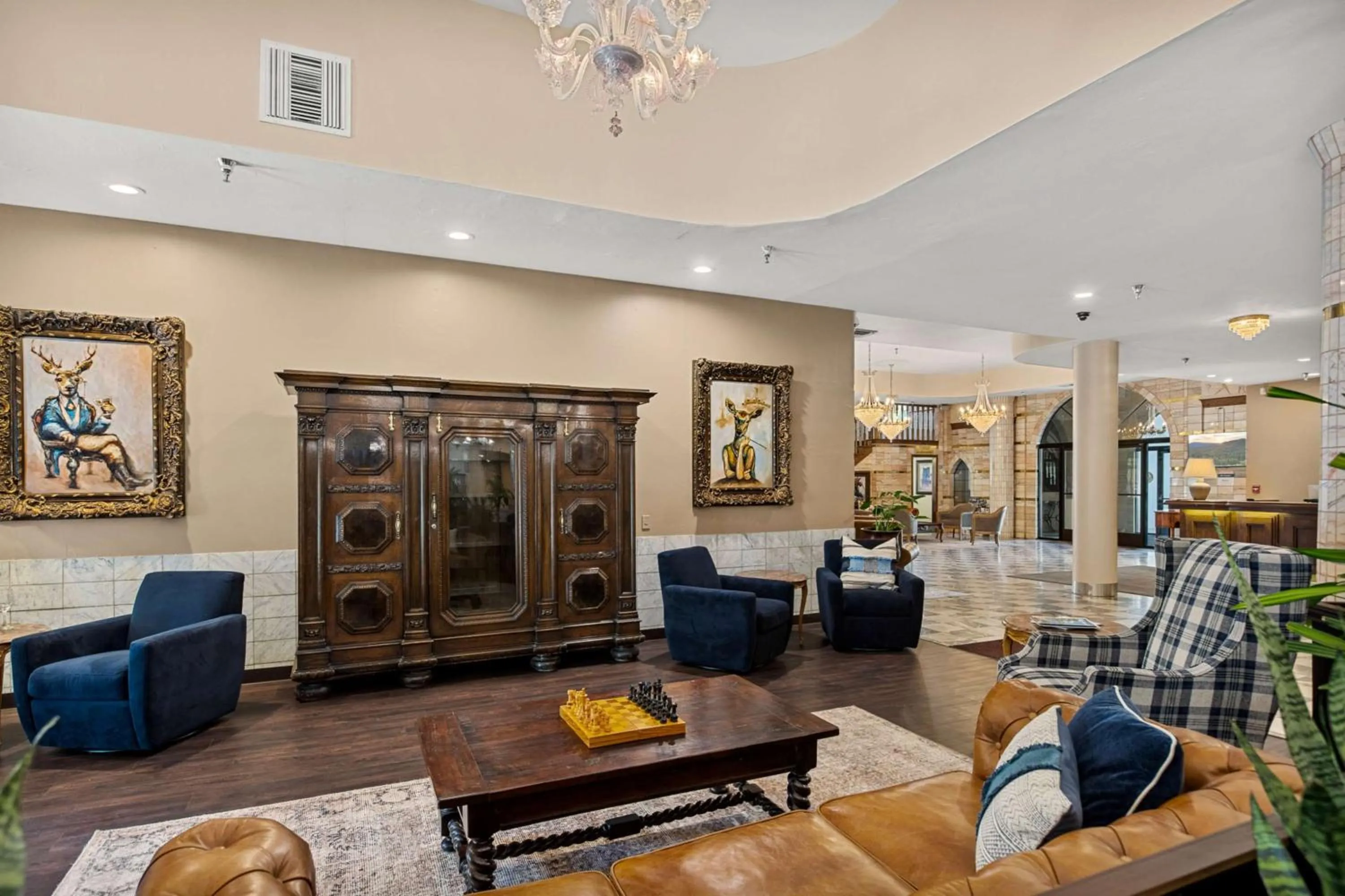 Lounge or bar in Chateau Big Bear Boutique Hotel, BW Signature Collection