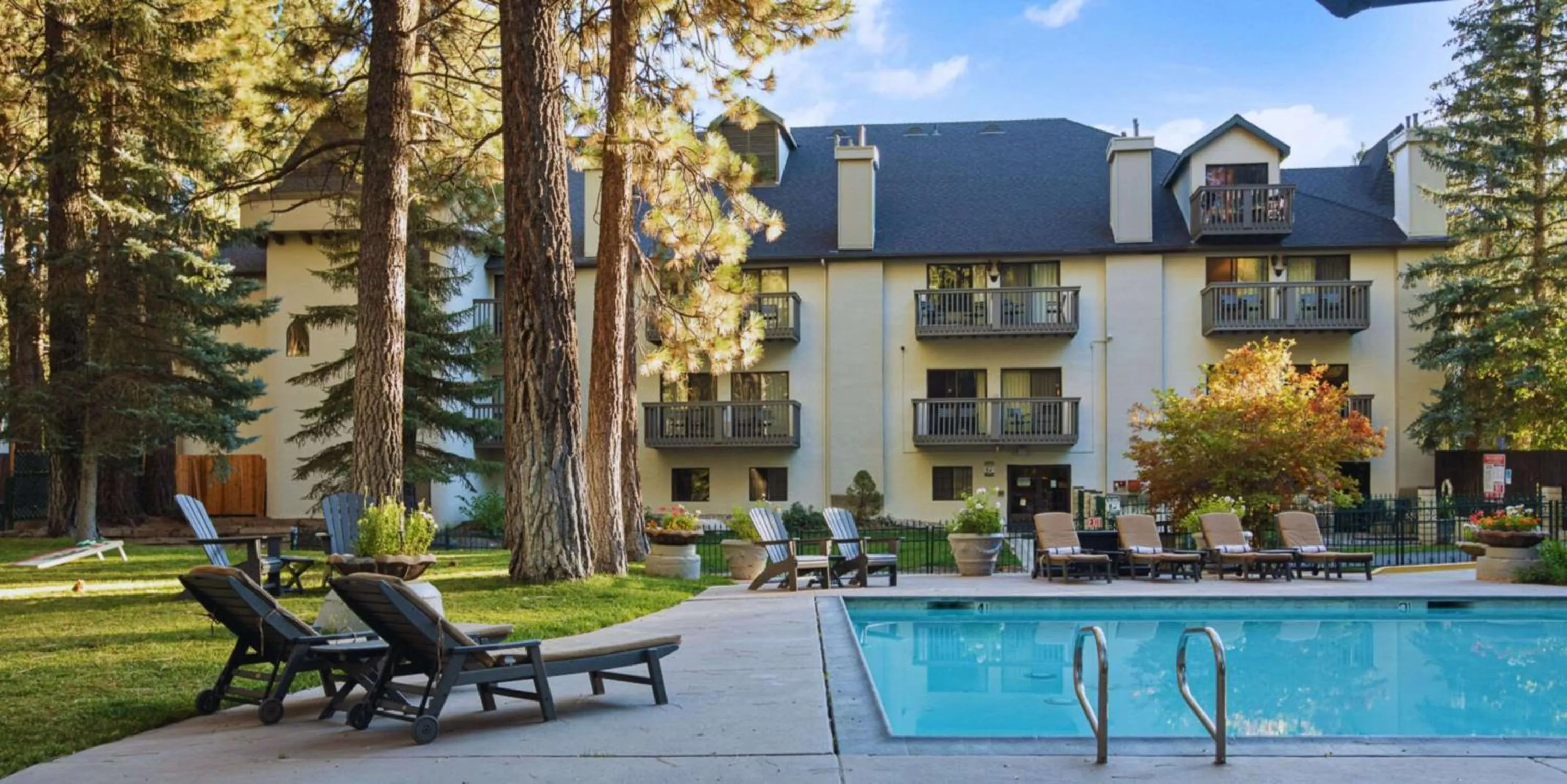 Pool view in Chateau Big Bear Boutique Hotel, BW Signature Collection