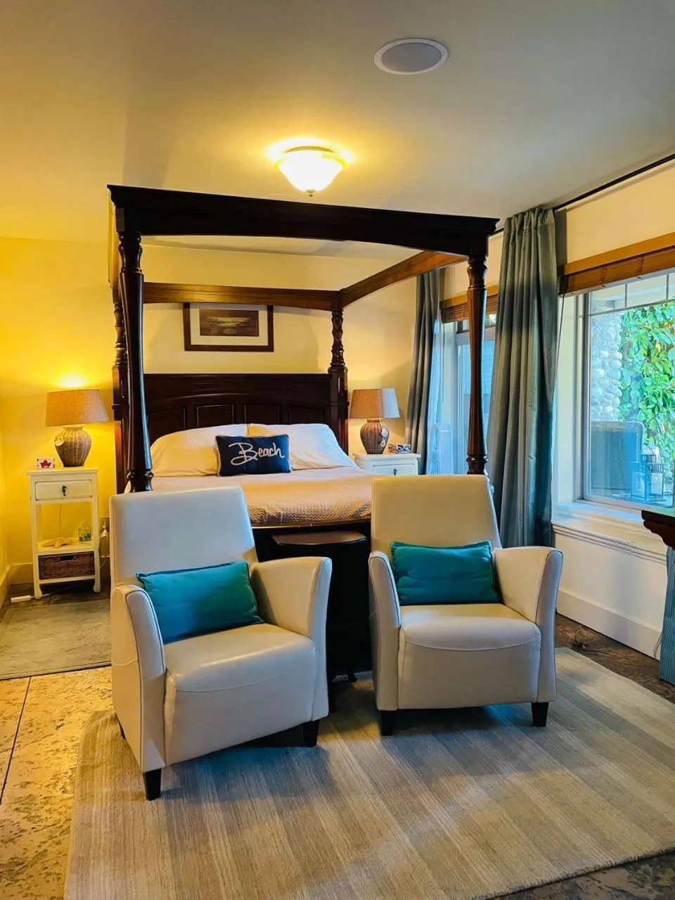 Bed in The Tuwanek Hotel and Spa