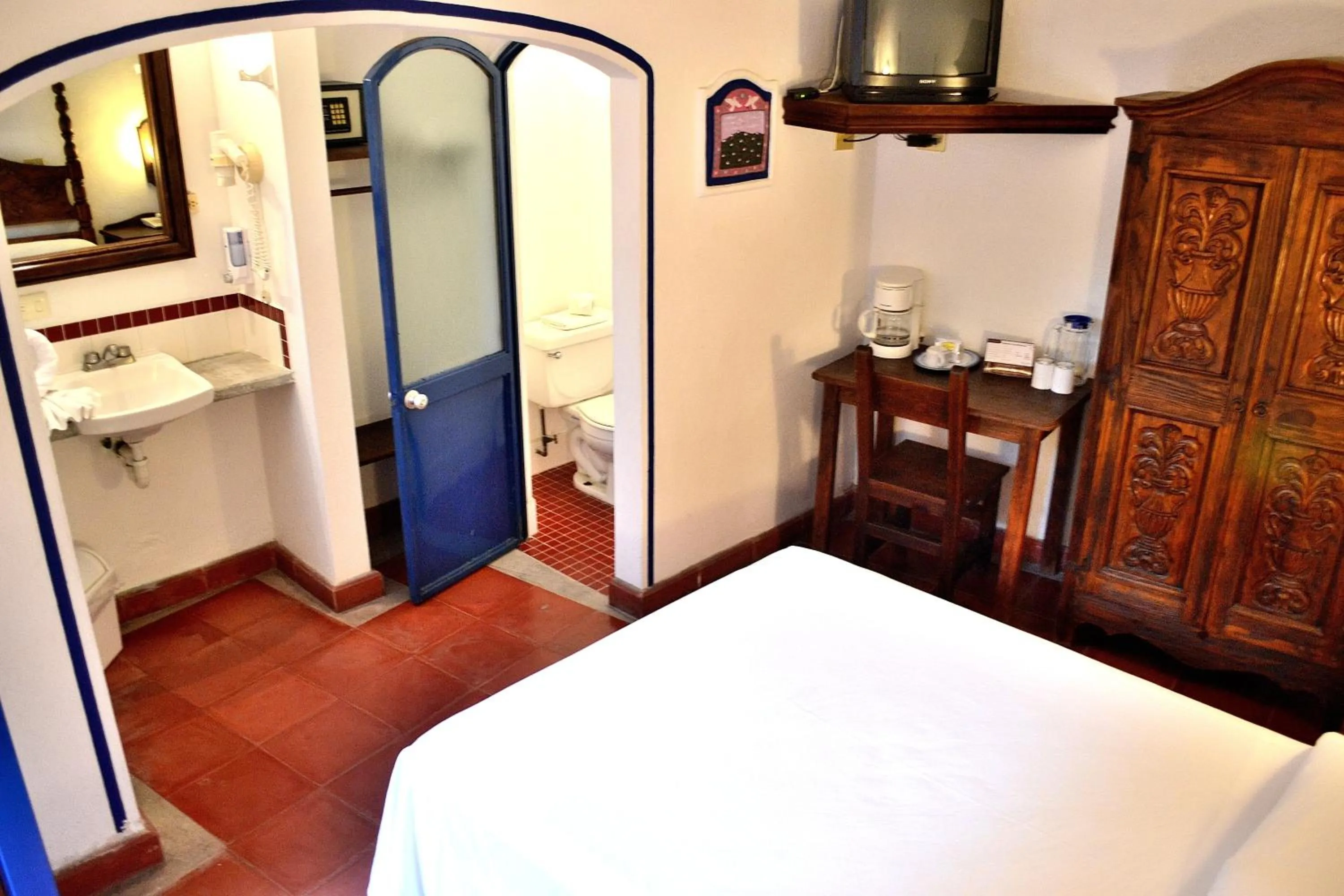 Photo of the whole room, Bed in Posada del Cafeto