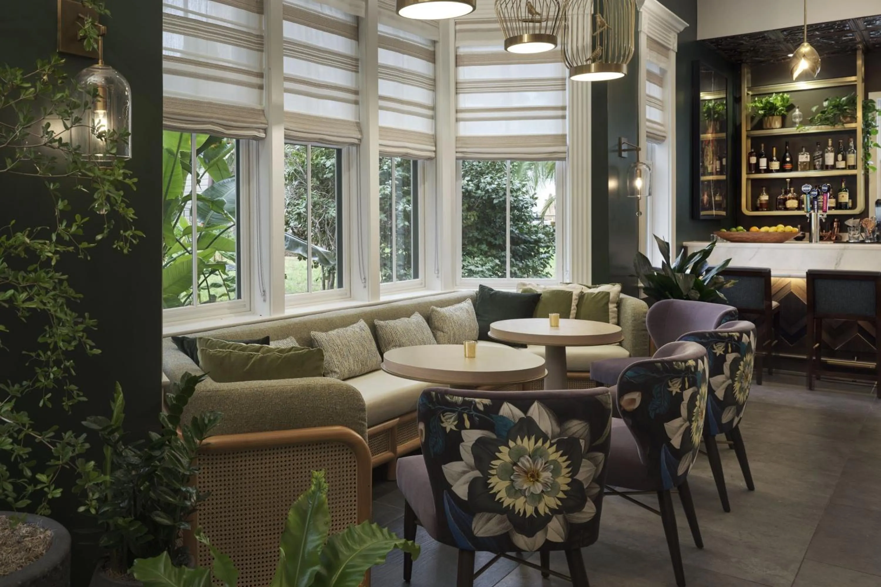 Lounge or bar in The Steward, Santa Barbara, a Tribute Portfolio Hotel