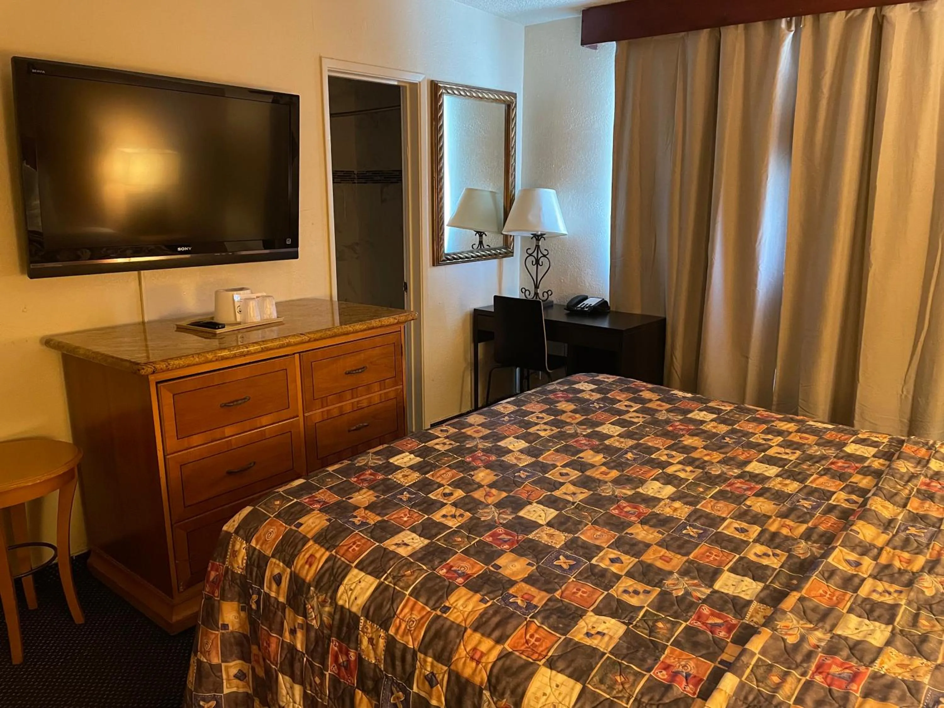 Bedroom, Bed in Grand Inn