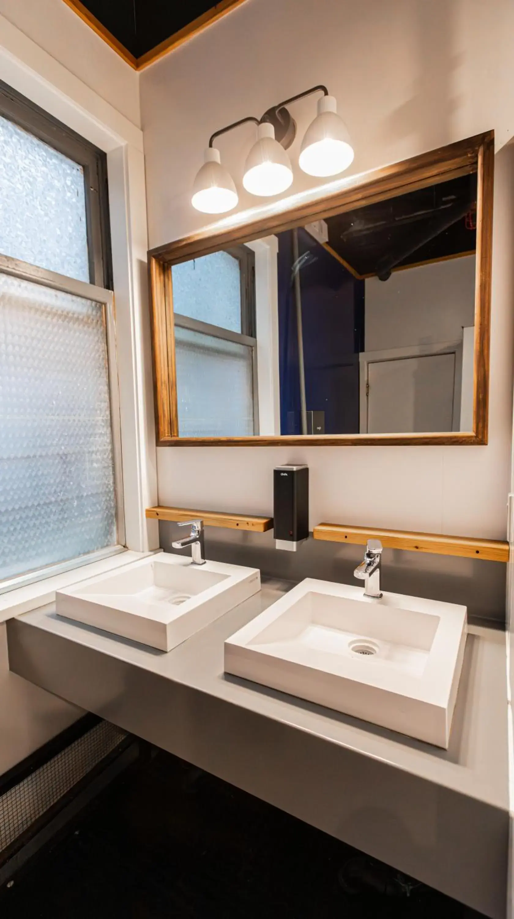 Private Room with Shared Bathroom in The Cambie Hostel Gastown Private Room with Shared Bathroom in The Cambie Hostel Gastown