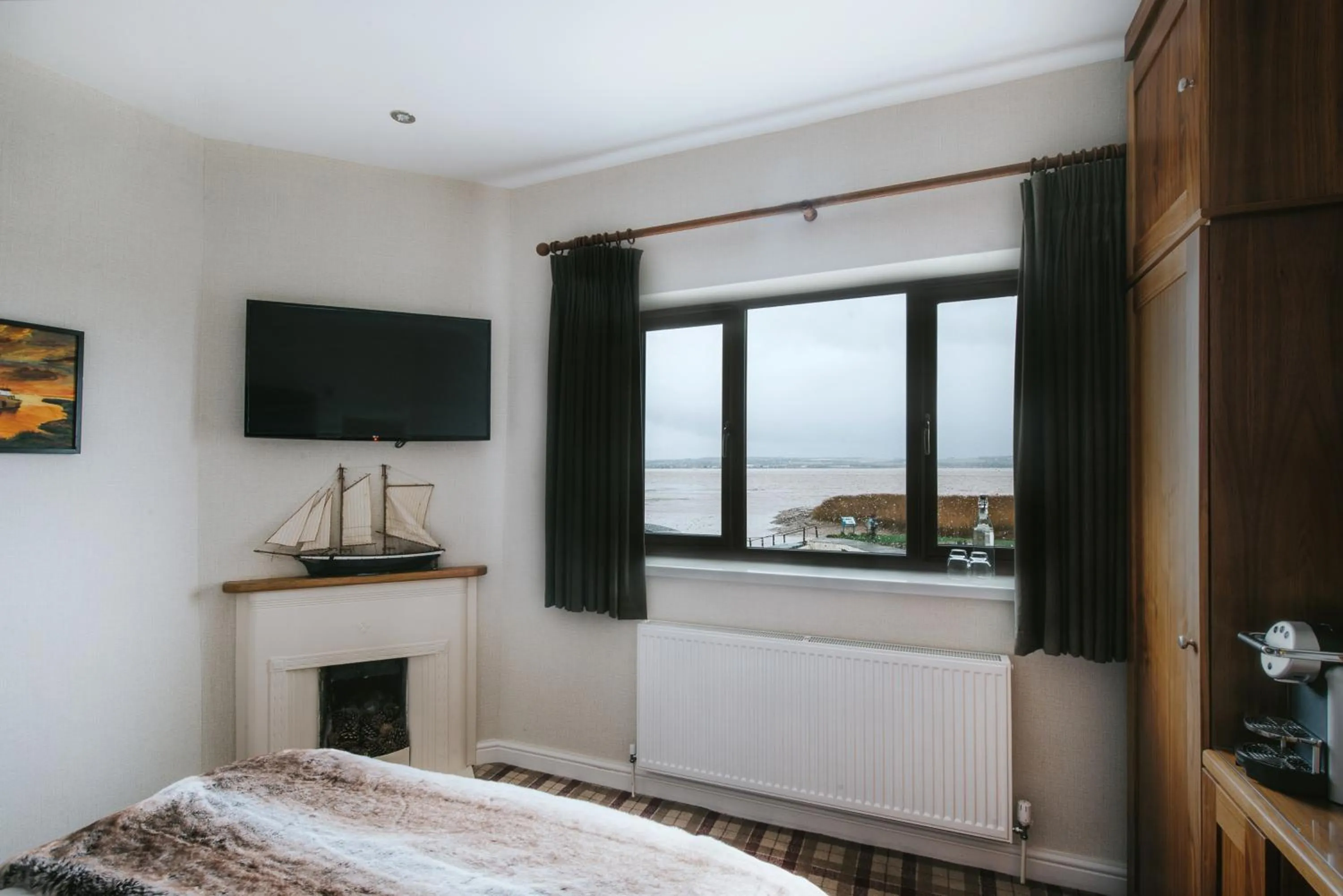 Bed in The Hope and Anchor Pub