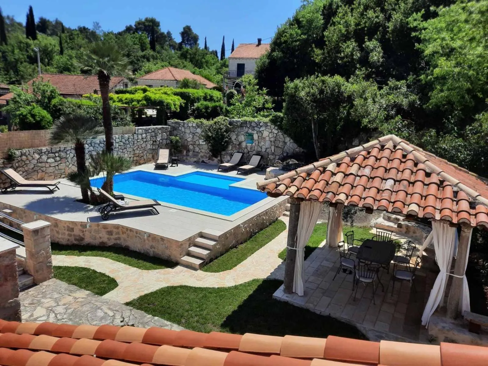 Villa Guardian