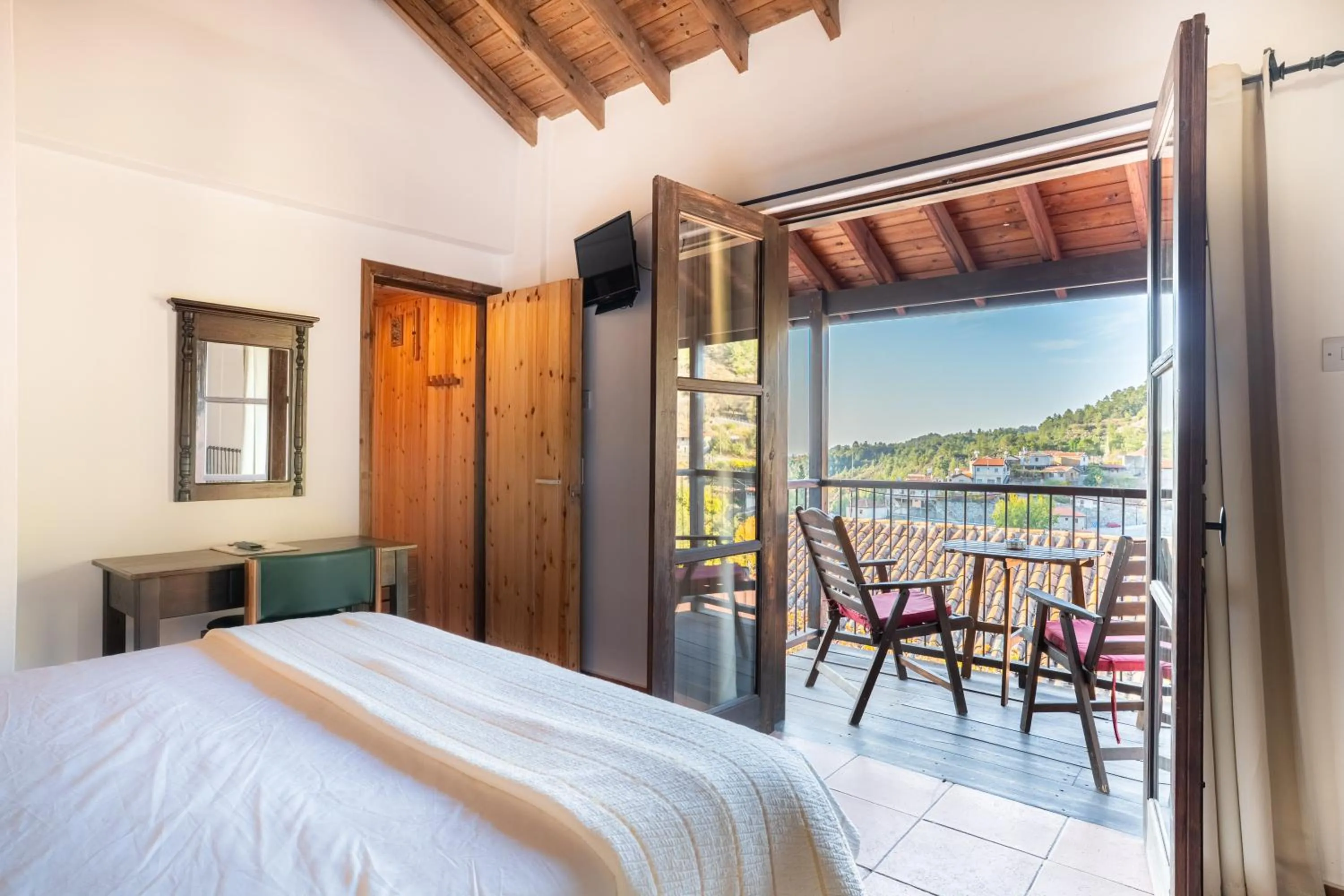 Bed in Ambelikos Traditional Agrohotel