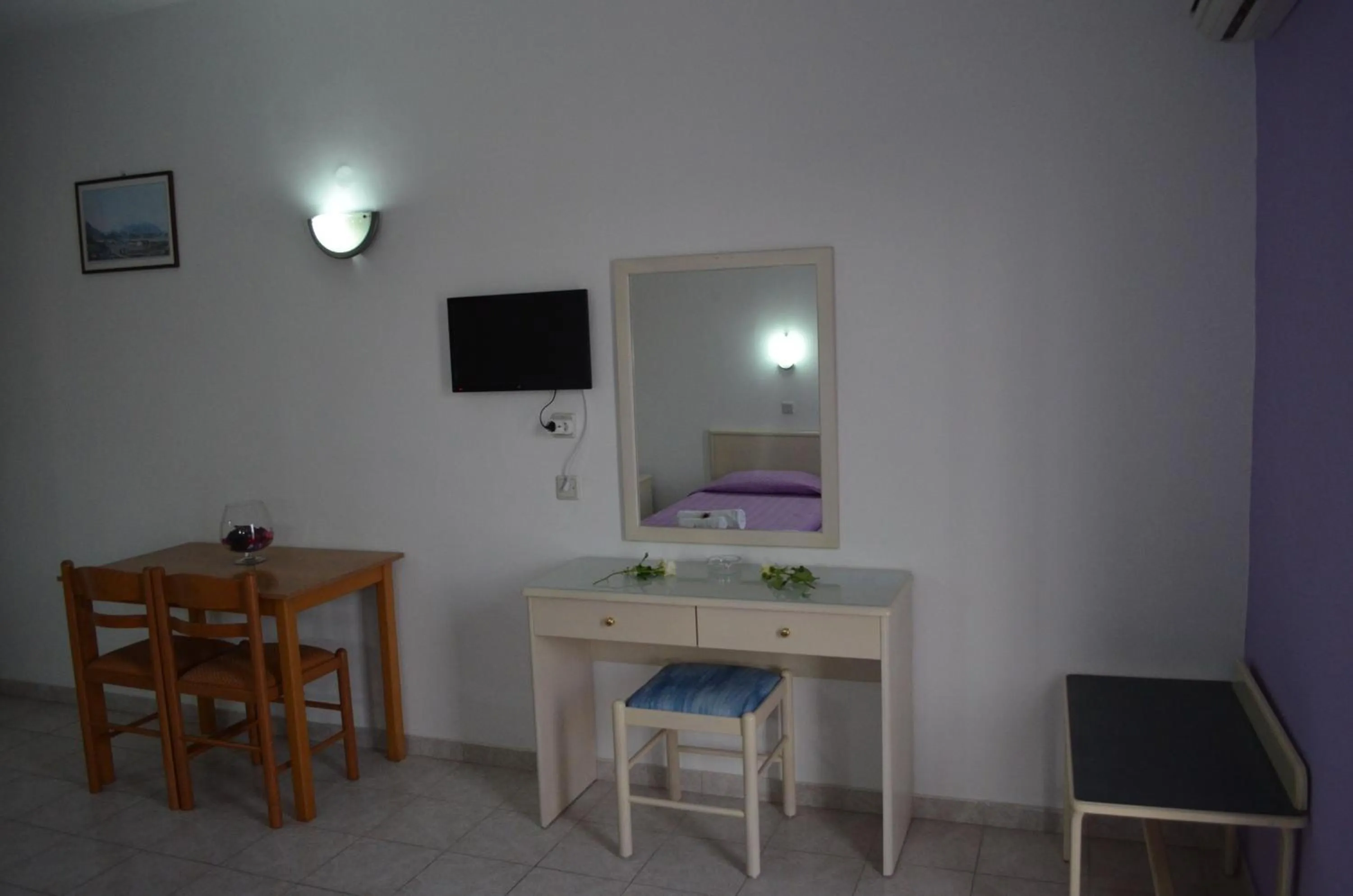 Photo of the whole room in Kremasti Memories