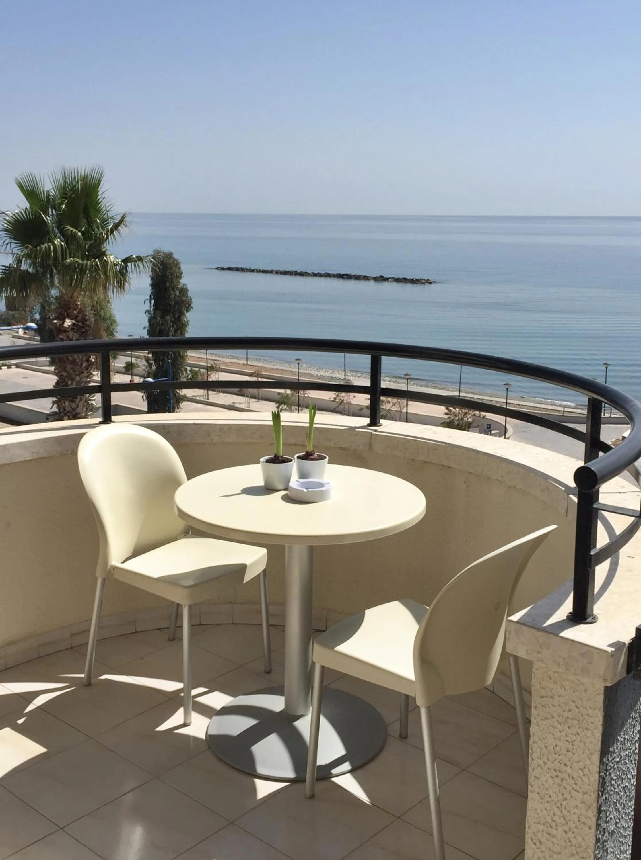 Balcony/Terrace in Pigeon Beach Hotel Apartments