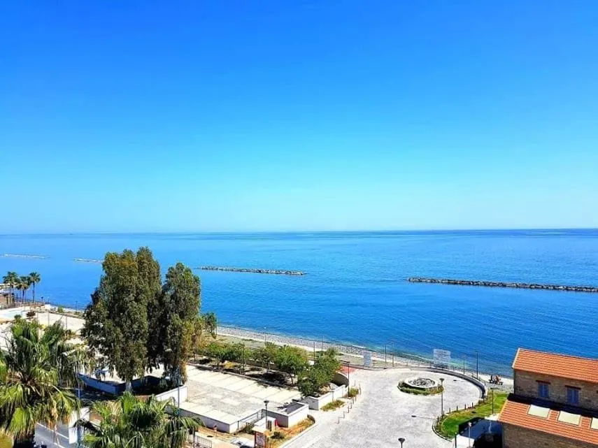 Day in Pigeon Beach Hotel Apartments