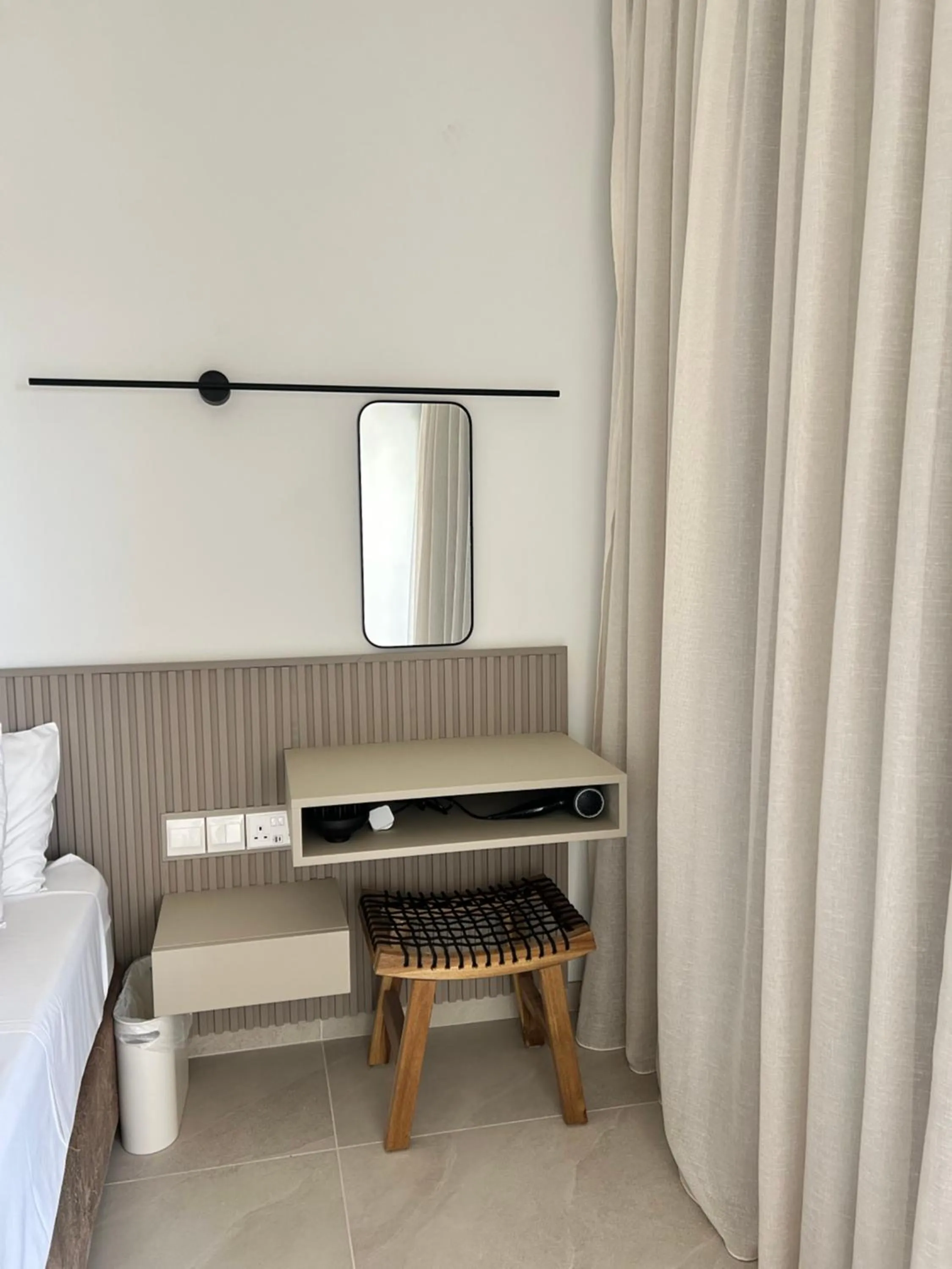 Bedroom, Bed in Pigeon Beach Hotel Apartments