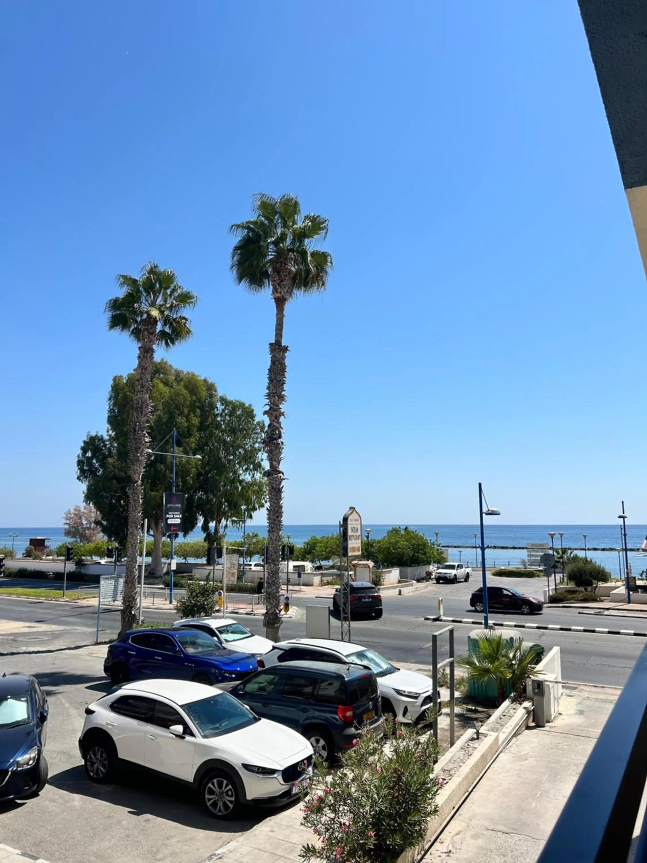 Day in Pigeon Beach Hotel Apartments