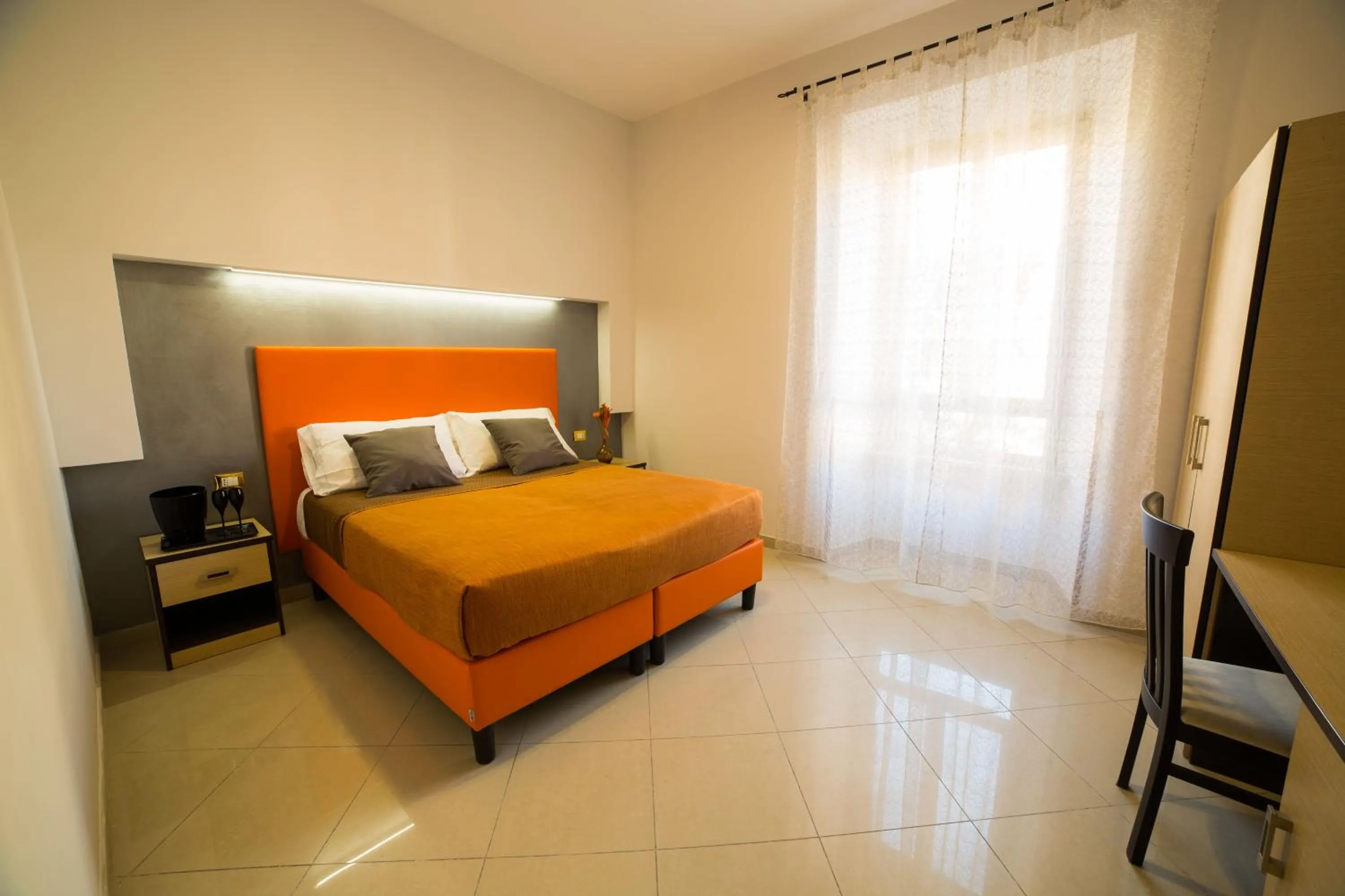 Photo of the whole room, Bed in All Seasons