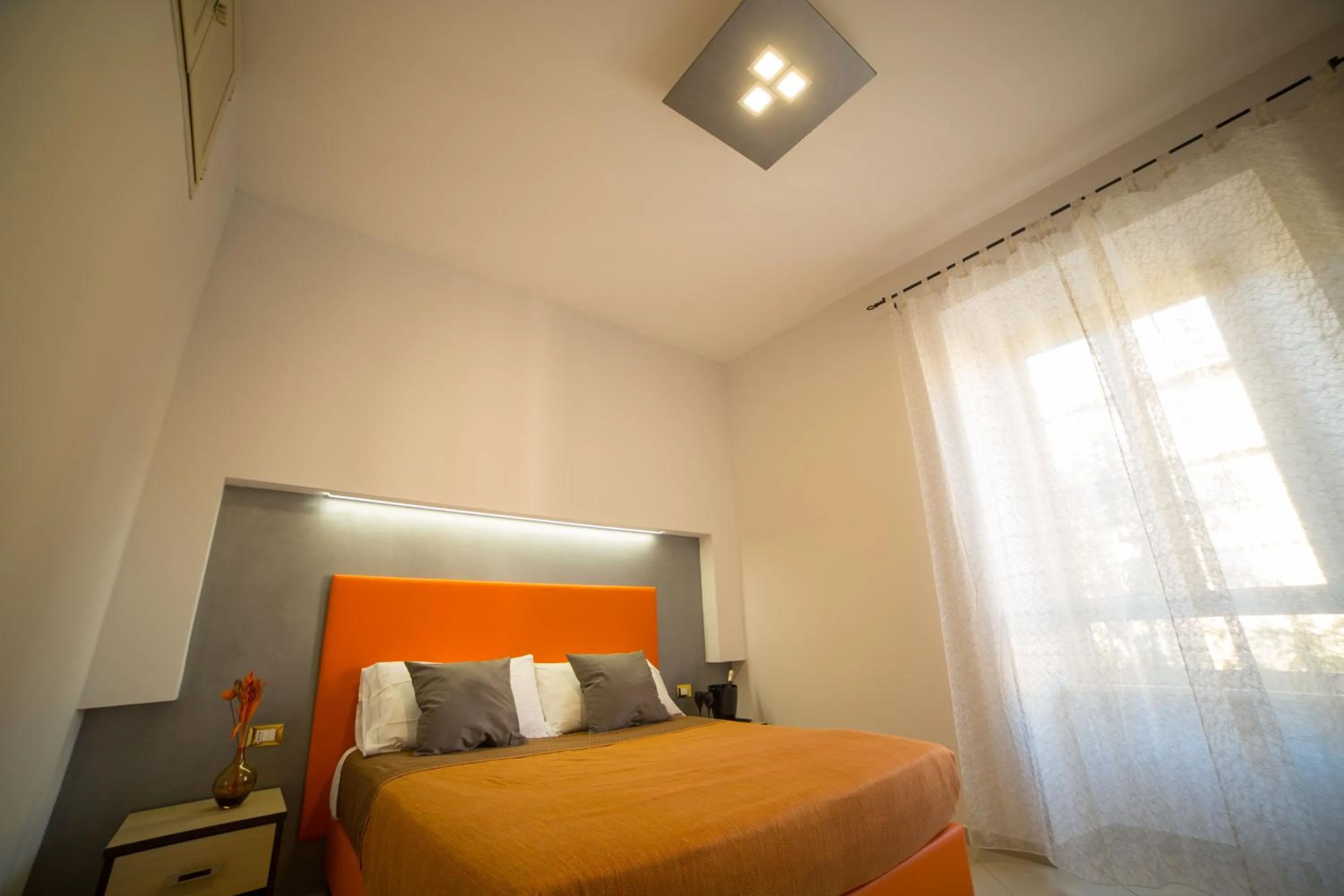Photo of the whole room, Bed in All Seasons