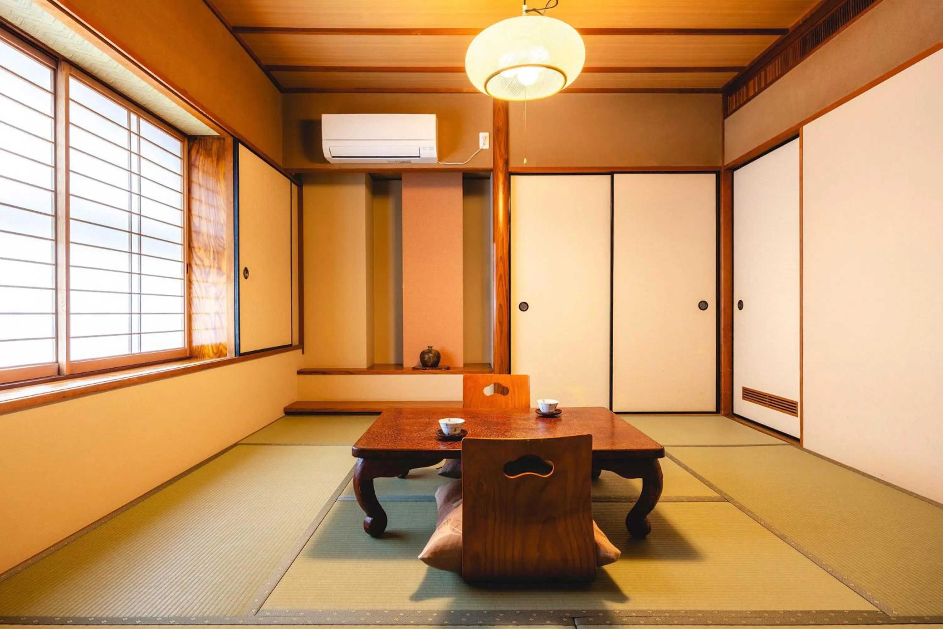 Photo of the whole room in Osaka Ryokan Kuramoto