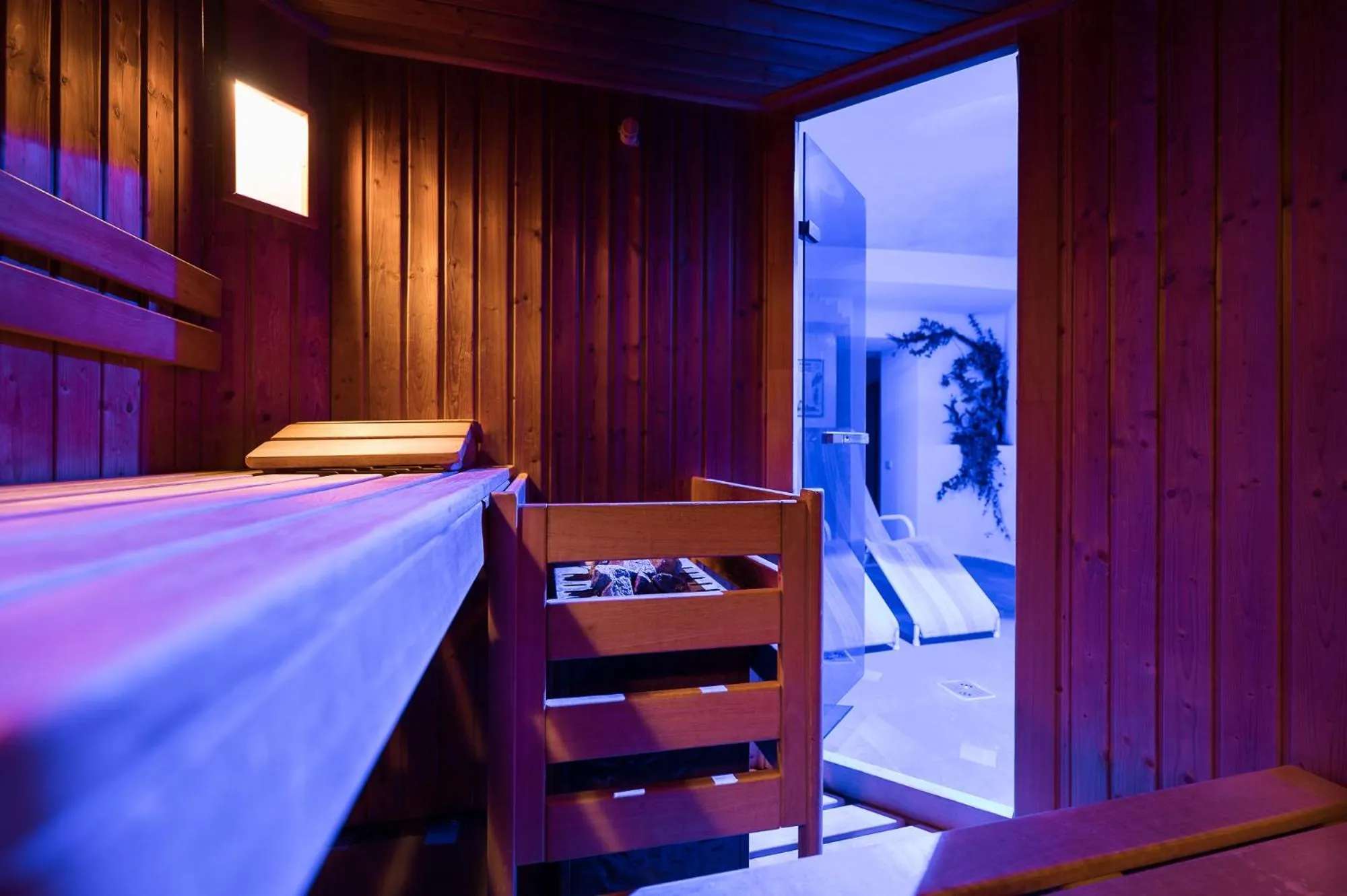Sauna, Bed in Hotel Alpenjuwel