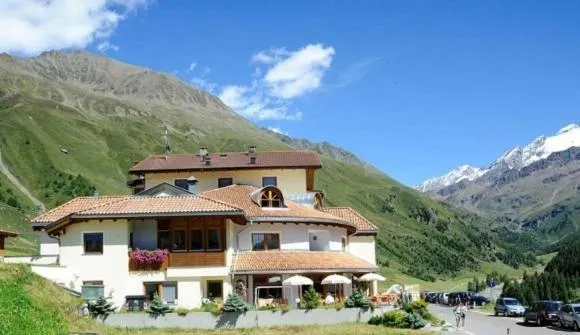 Property building in Hotel Alpenjuwel
