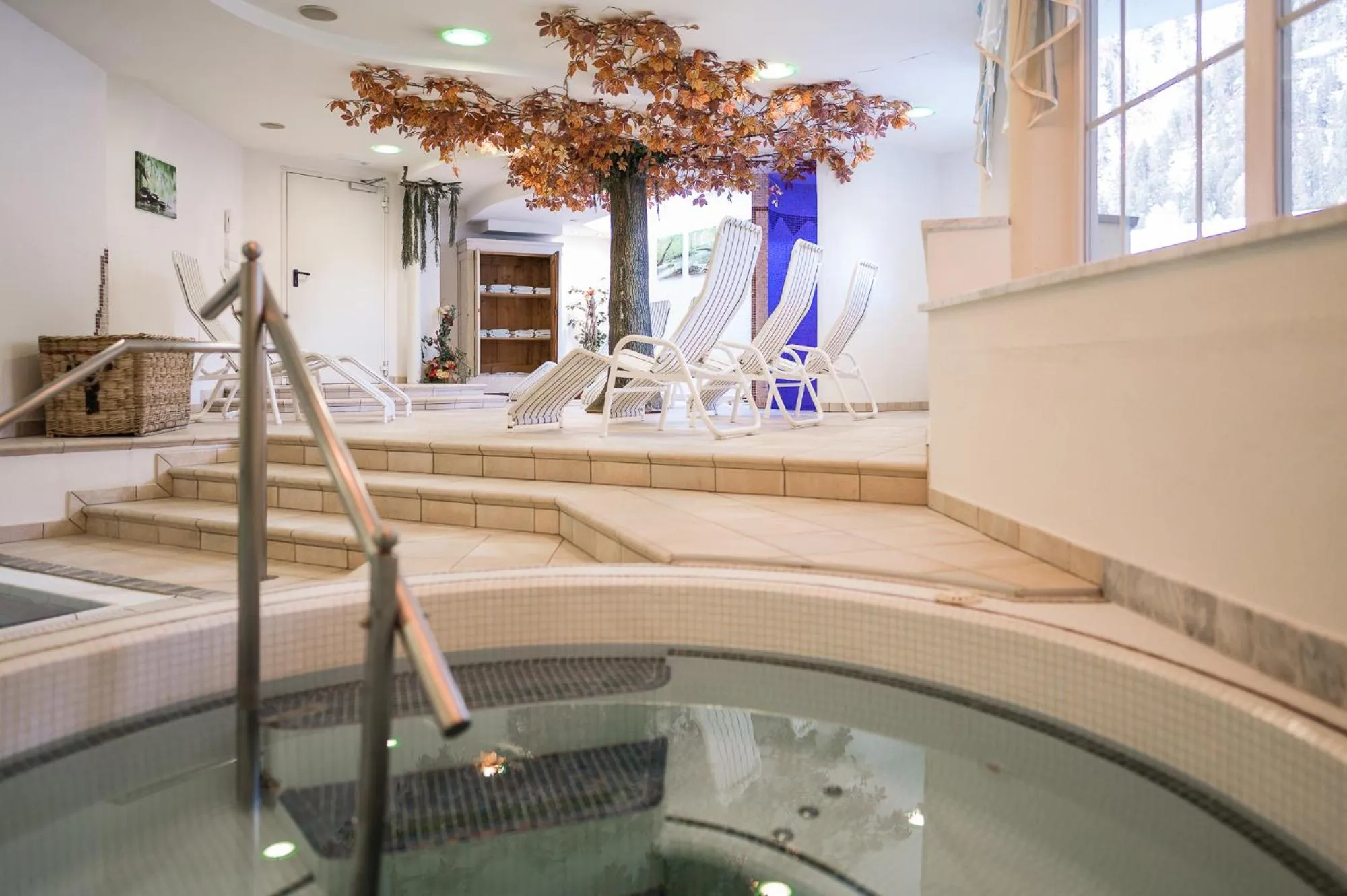 Swimming pool in Hotel Alpenjuwel