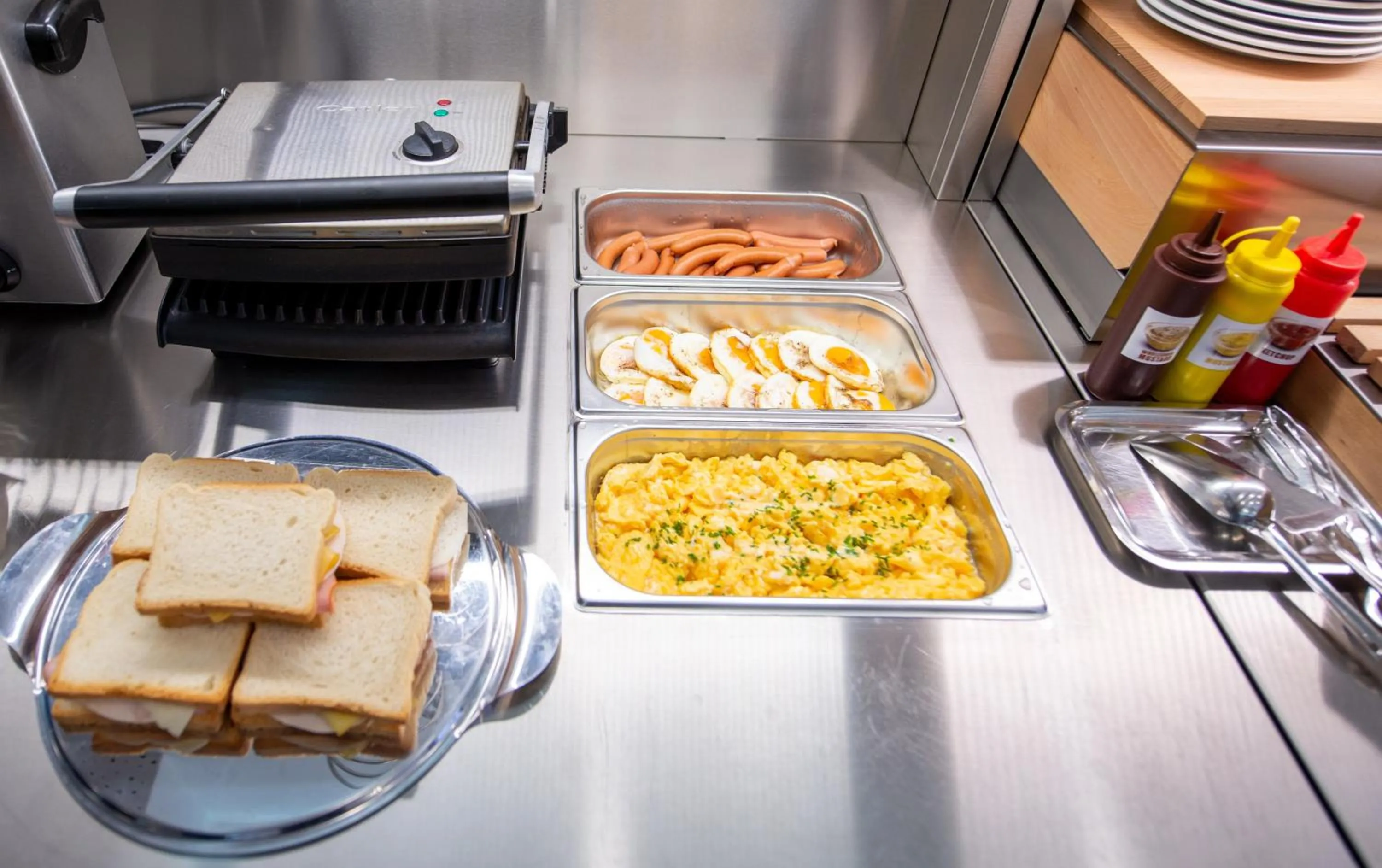 Continental breakfast in Hotel Villa EDEN