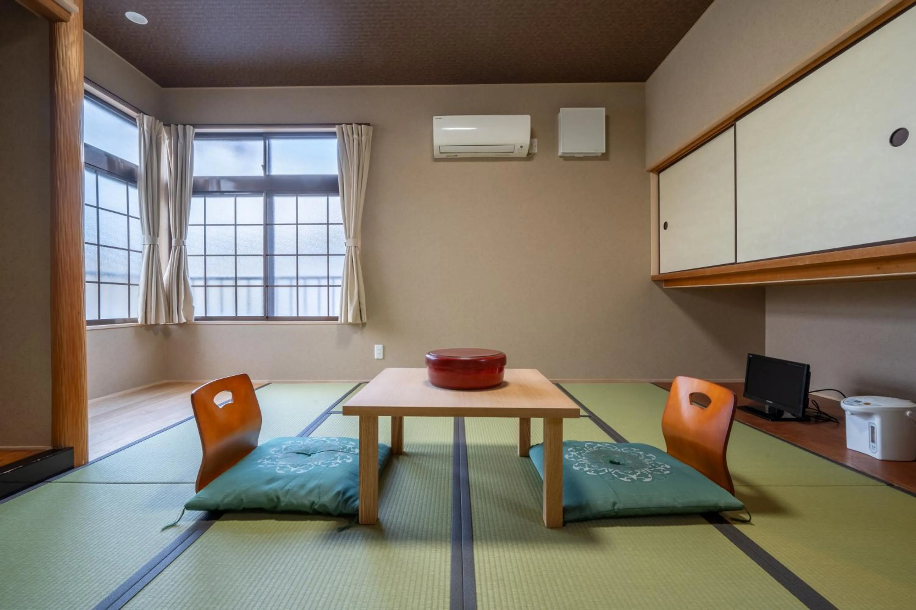 Photo of the whole room in Ryokan Yamazaki