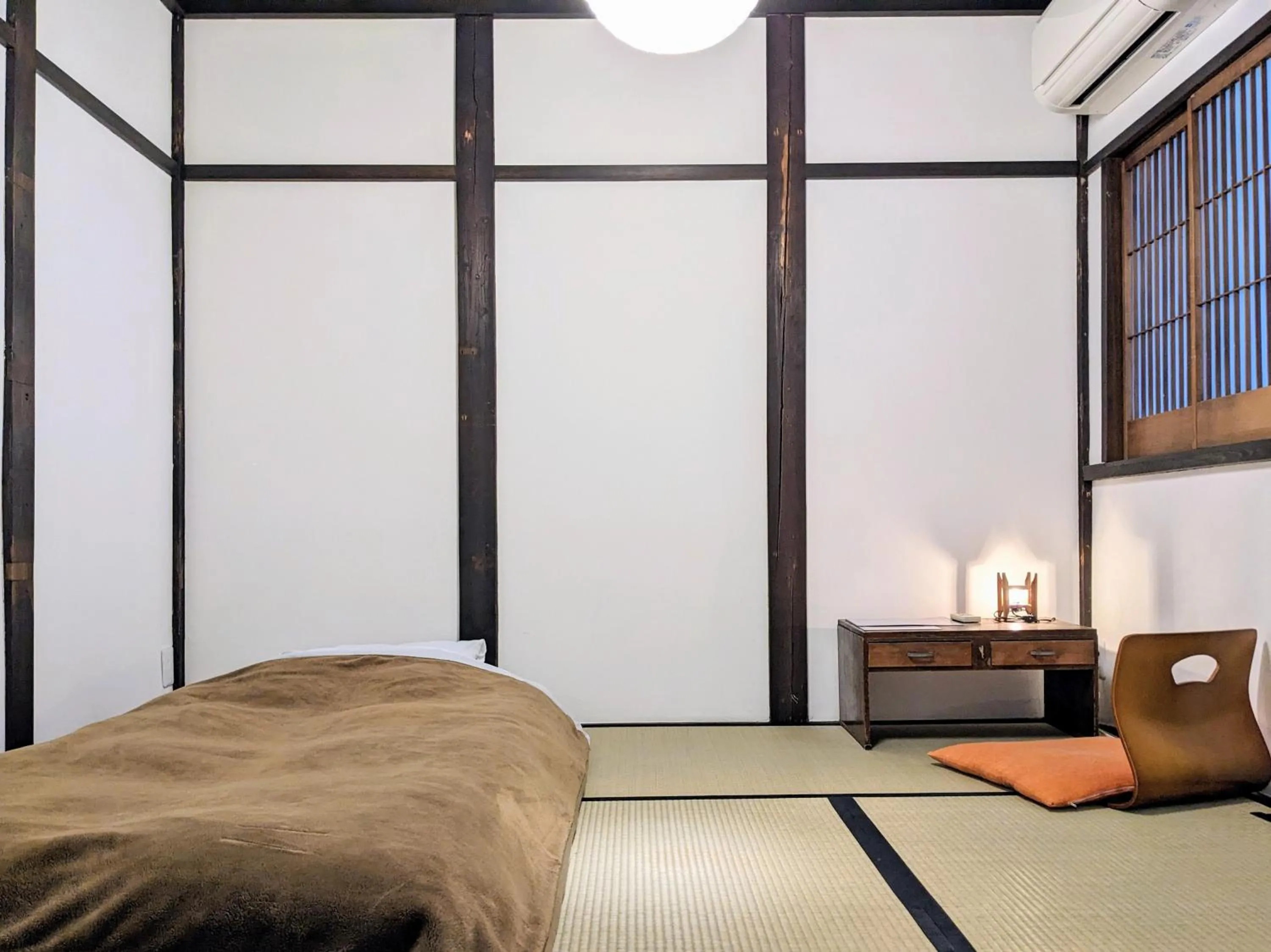 Photo of the whole room, Bed in Guesthouse Itoya Kyoto