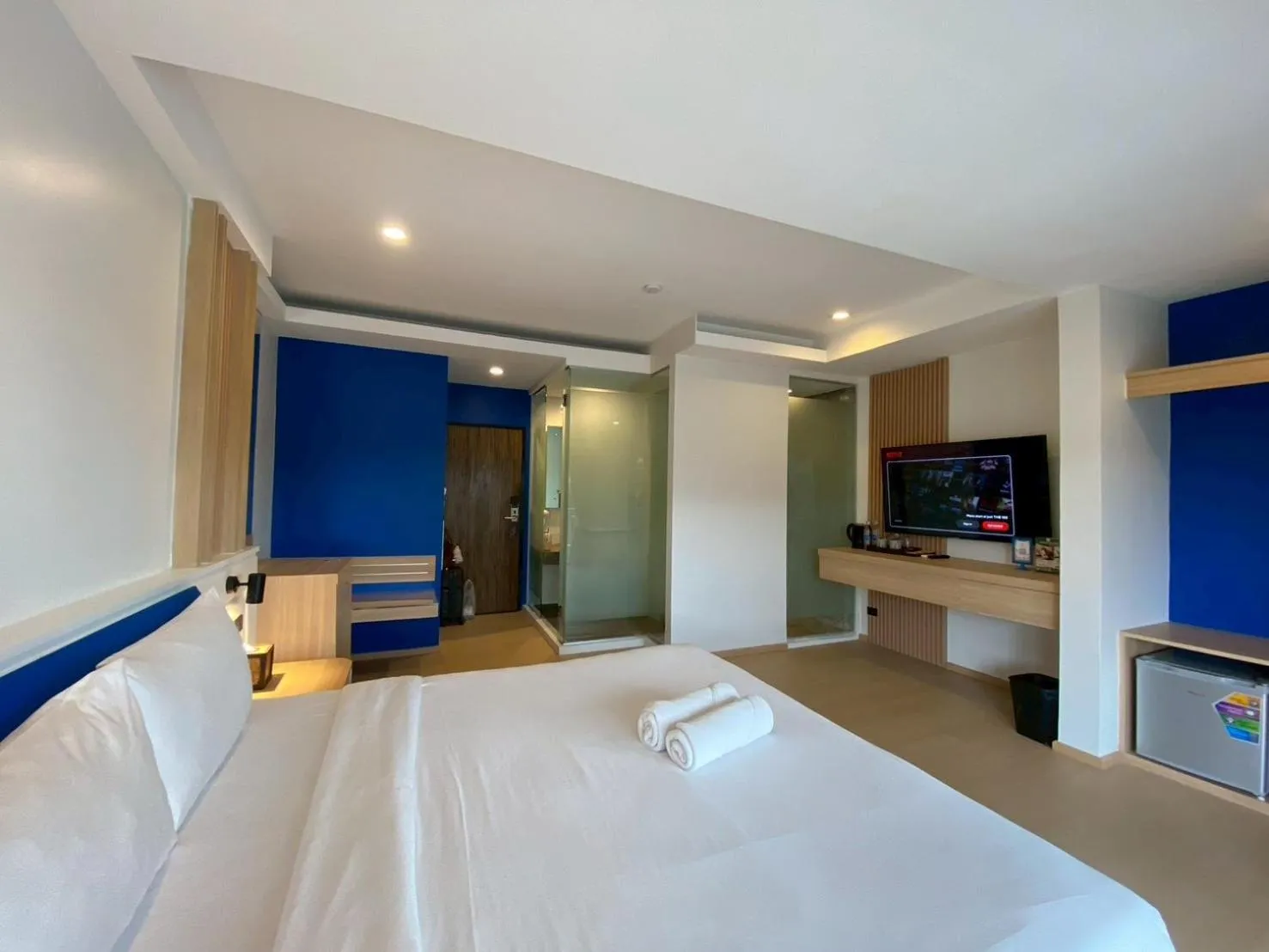 Bed in Armoni Patong Beach Hotel