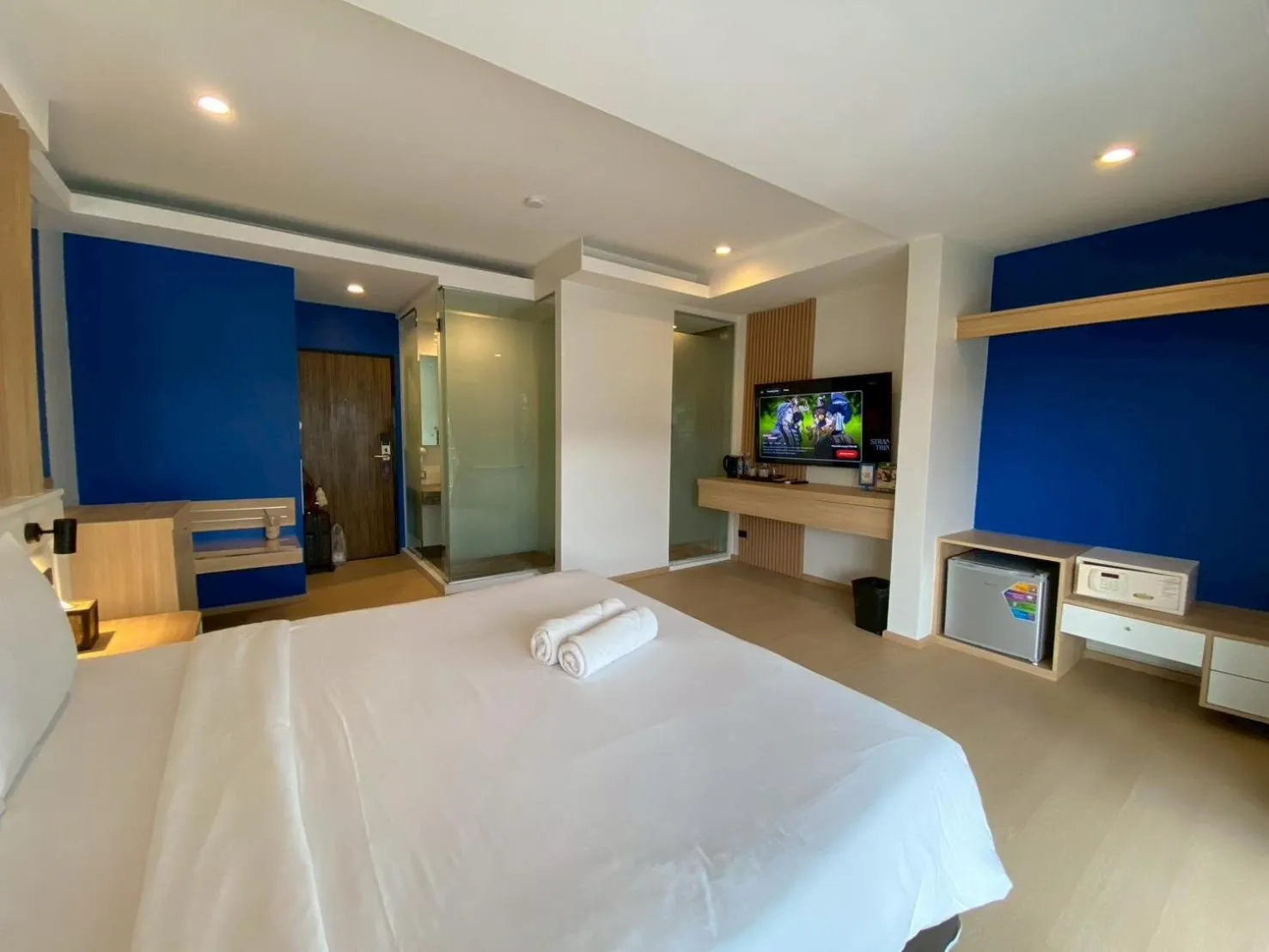 Bed in Armoni Patong Beach Hotel