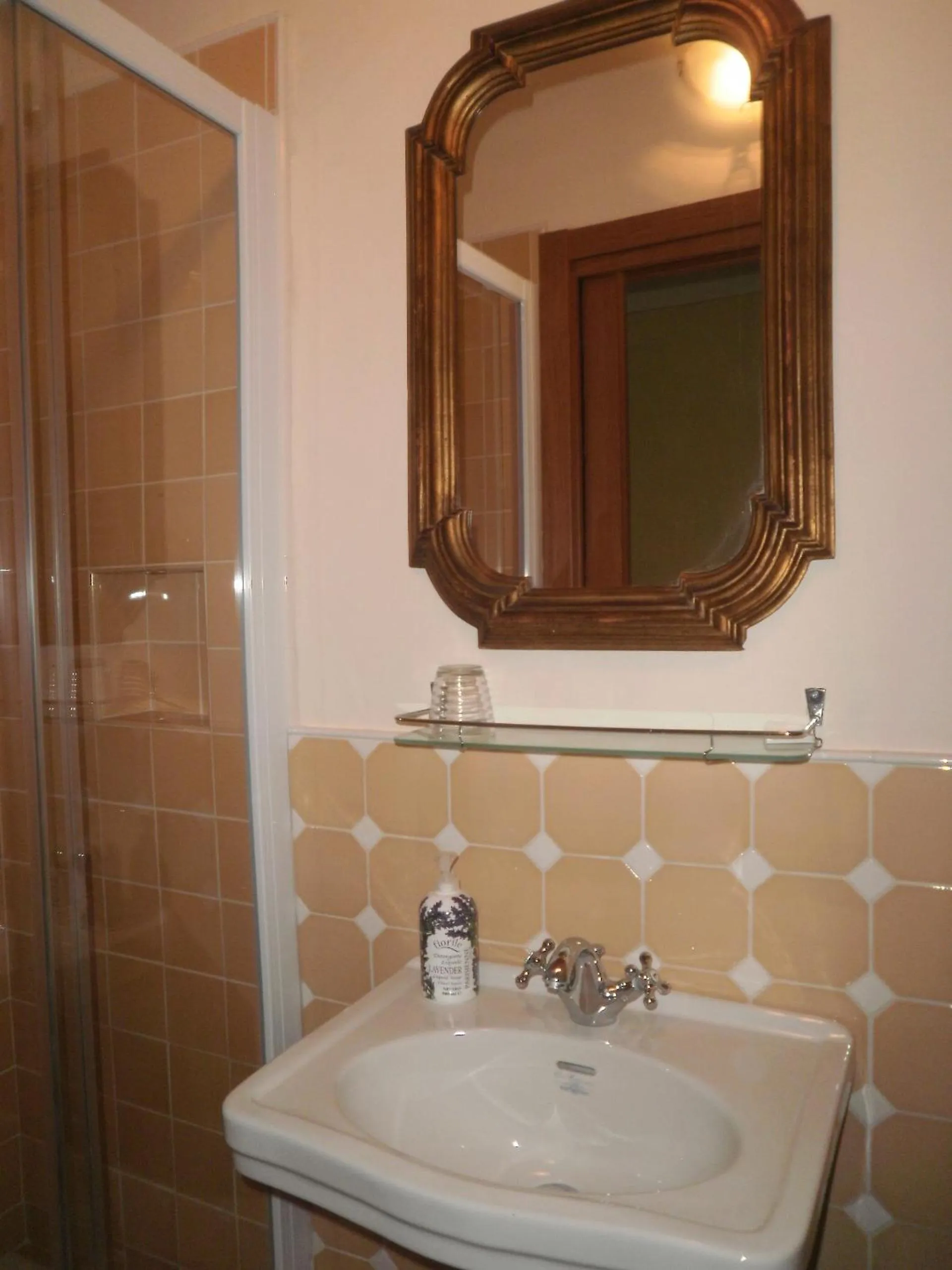 Bathroom in BeB Angelini dal 1911