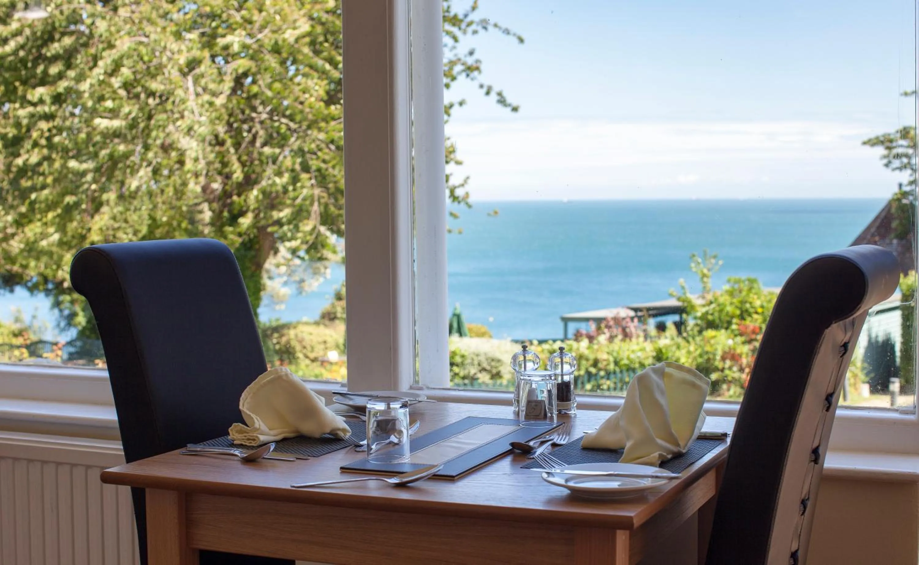 Restaurant/places to eat in Luccombe Manor Country House Hotel