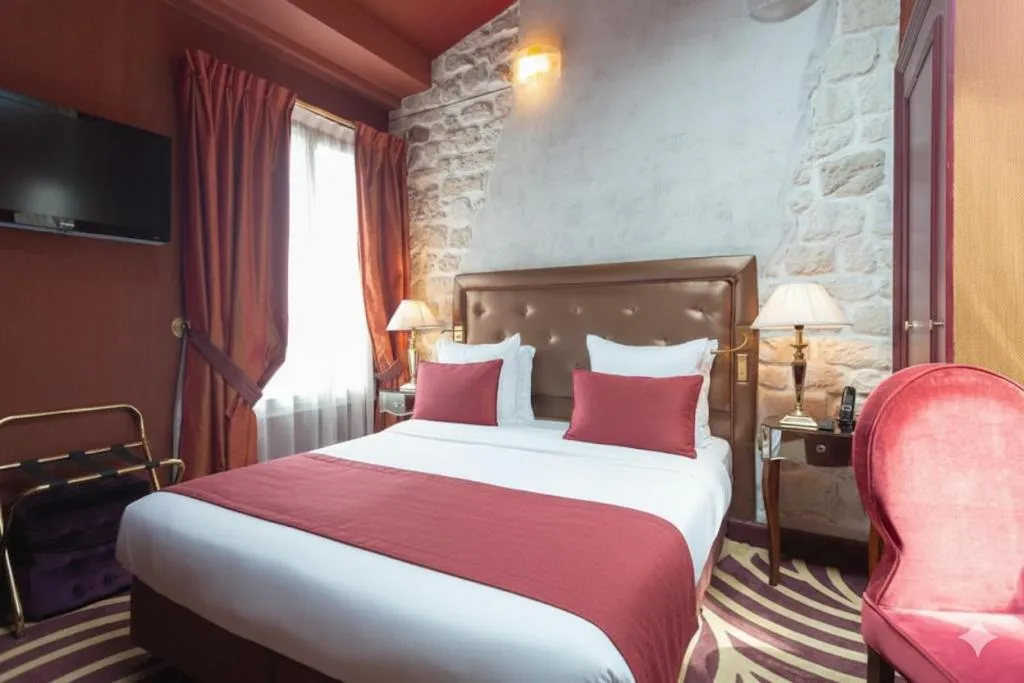 Photo of the whole room, Bed in Hotel Du Beaumont