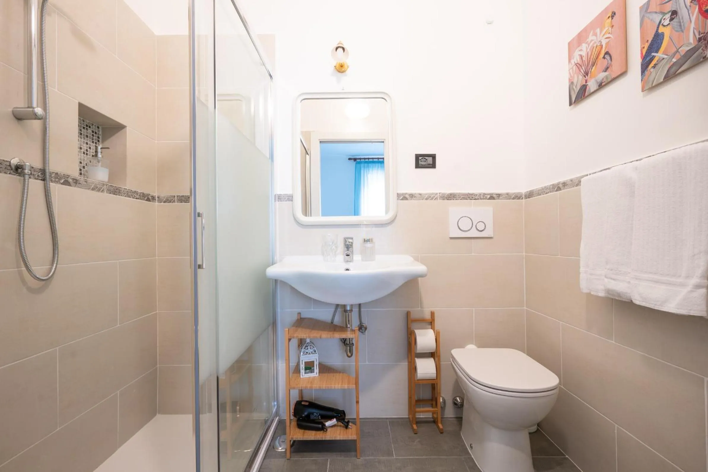 Shower in Hotel Ascot