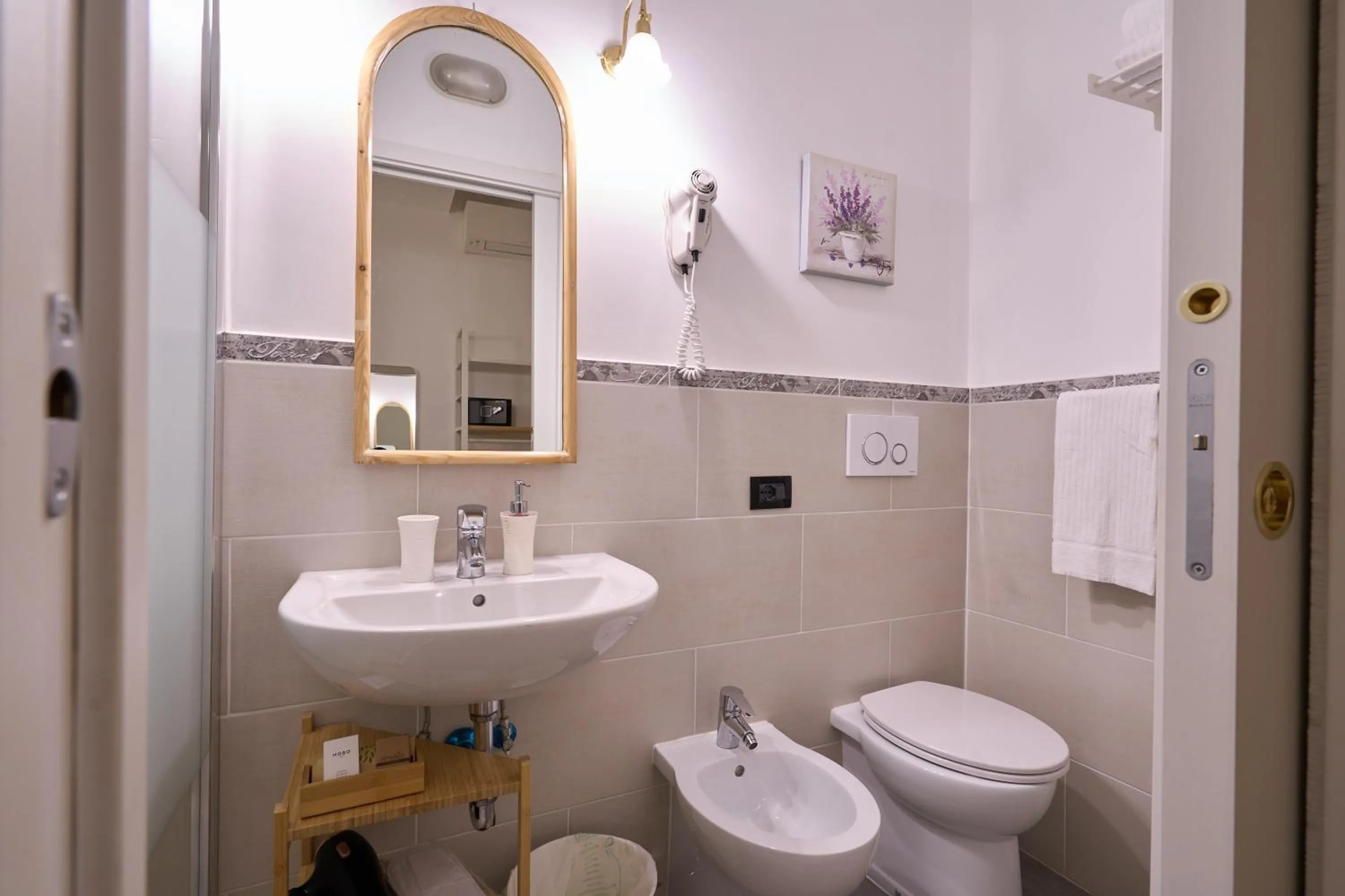 Shower in Hotel Ascot