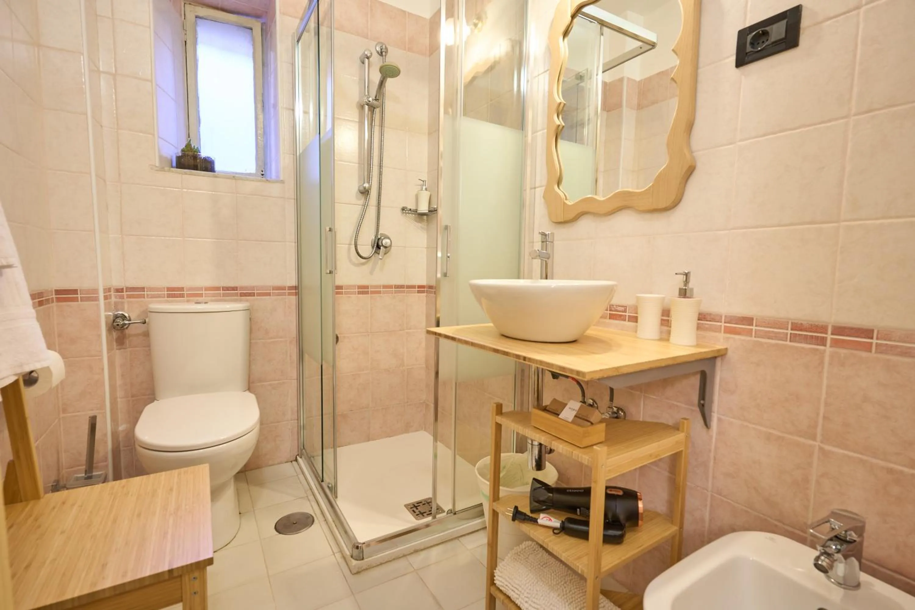 Shower in Hotel Ascot