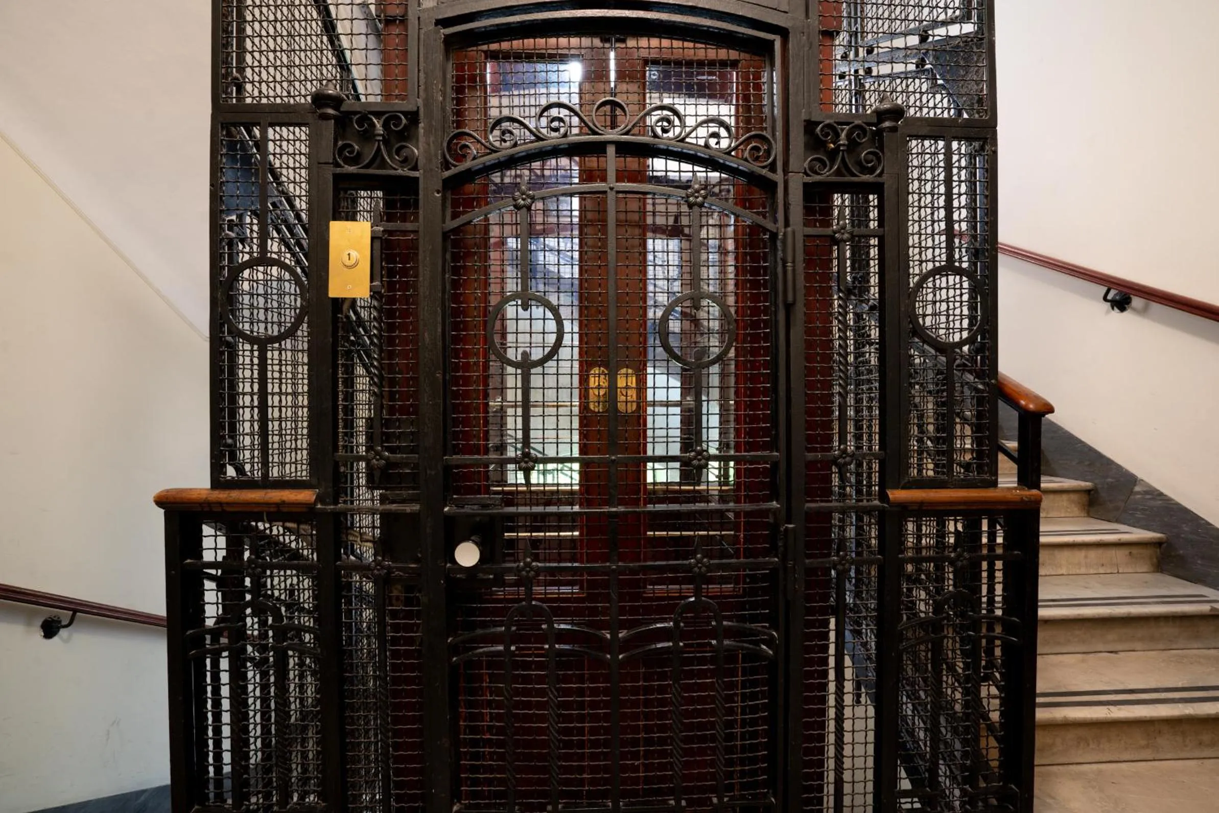 elevator in Hotel Ascot