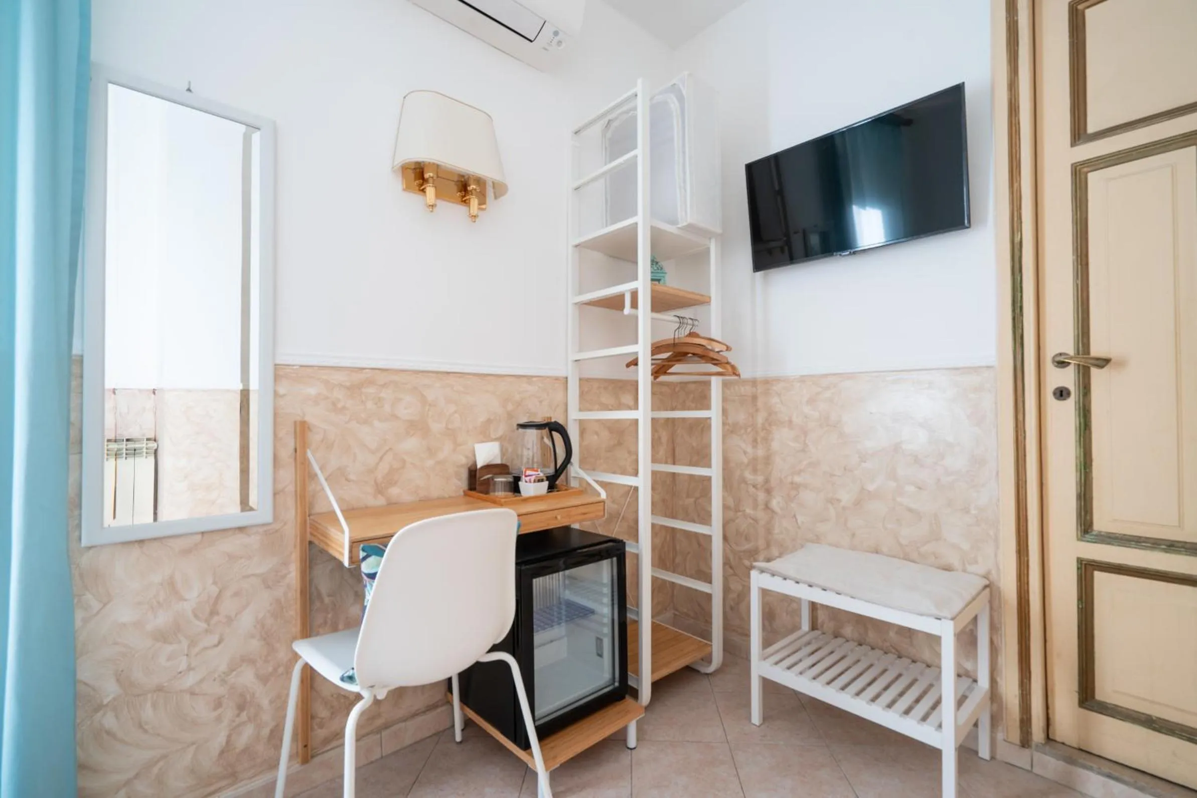 TV and multimedia in Hotel Ascot