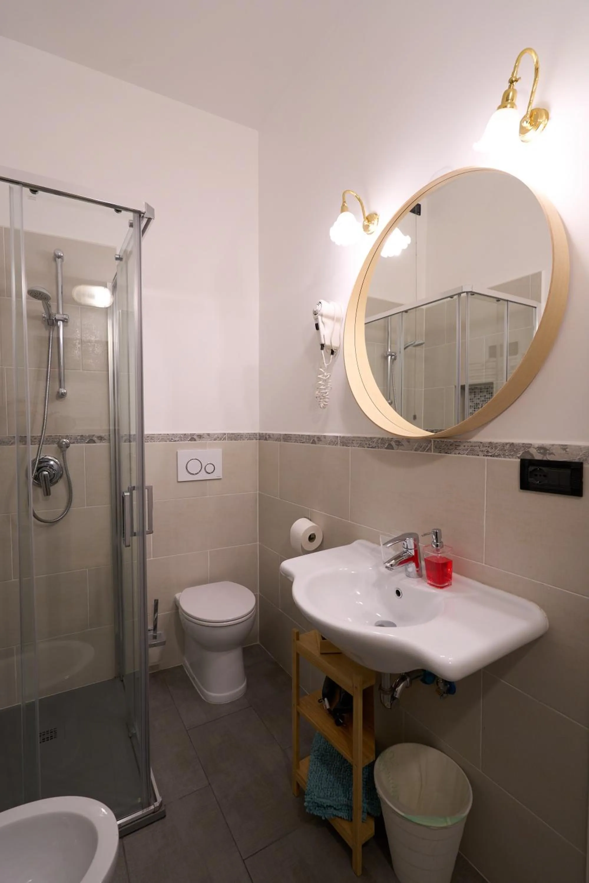 Shower in Hotel Ascot