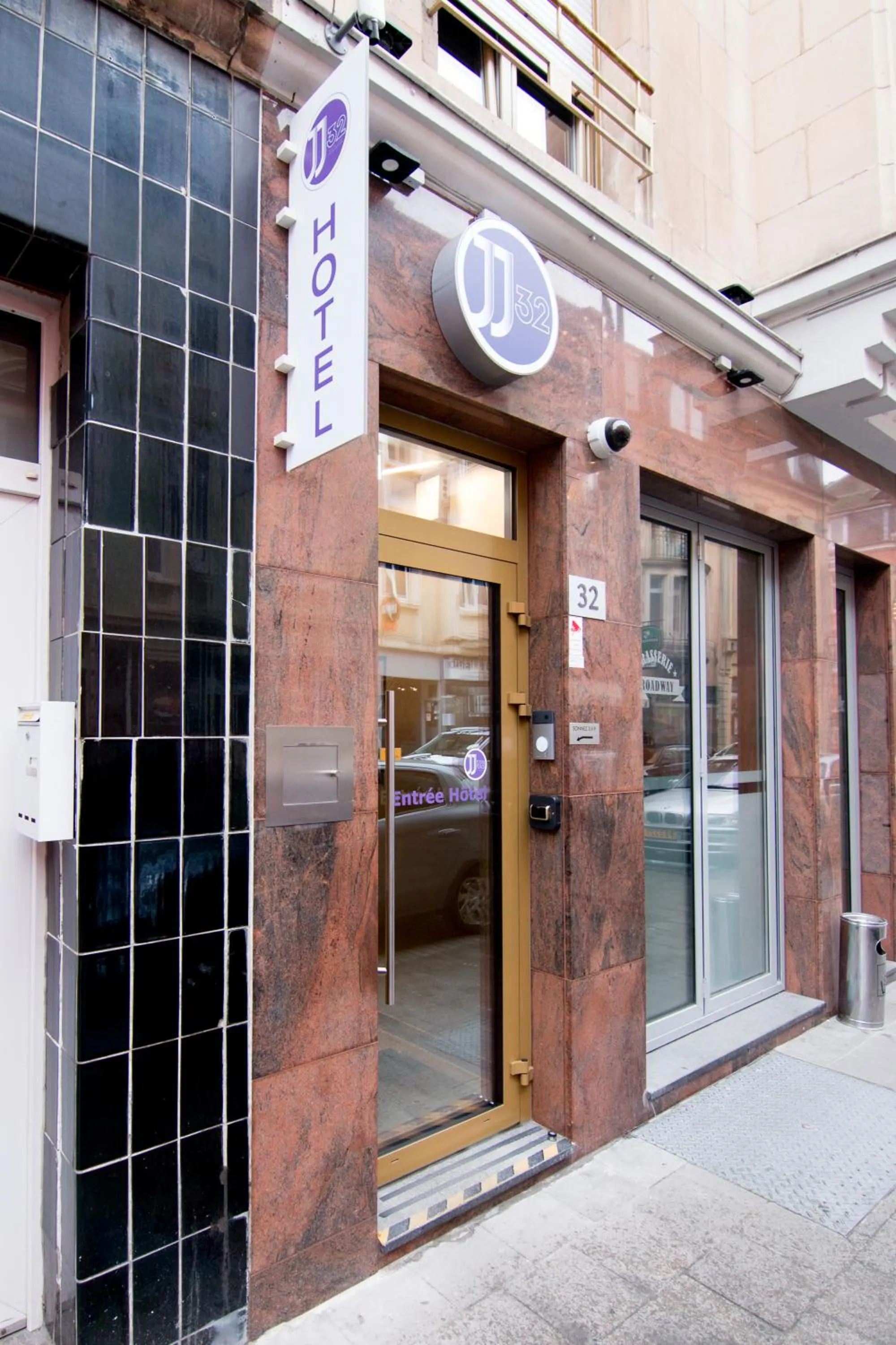 Facade/entrance in JJ32