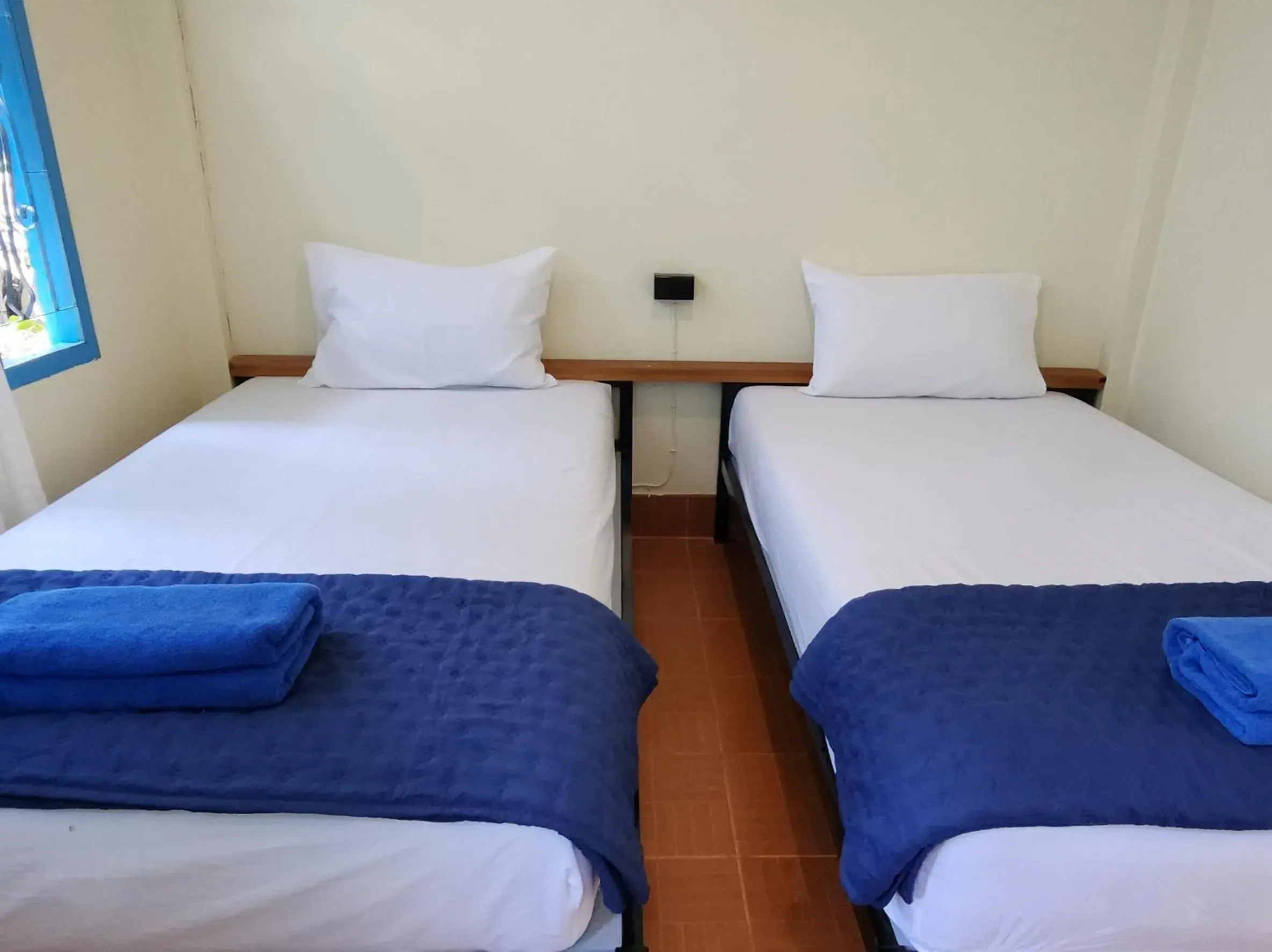 Budget Twin Room in Baan Hinlad Home and Hostel Budget Twin Room in Baan Hinlad Home and Hostel