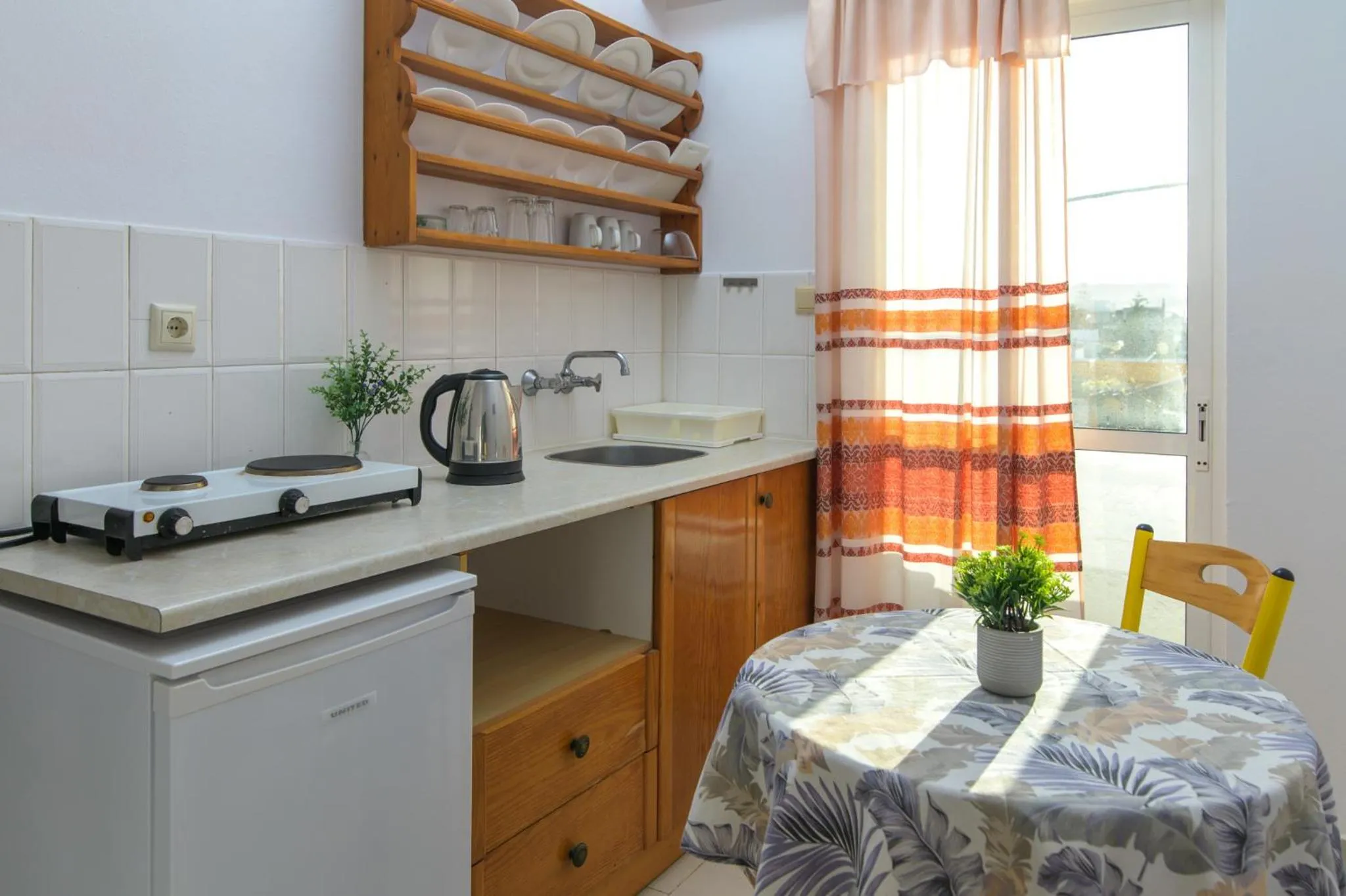 Coffee/tea facilities in Haris Apartments